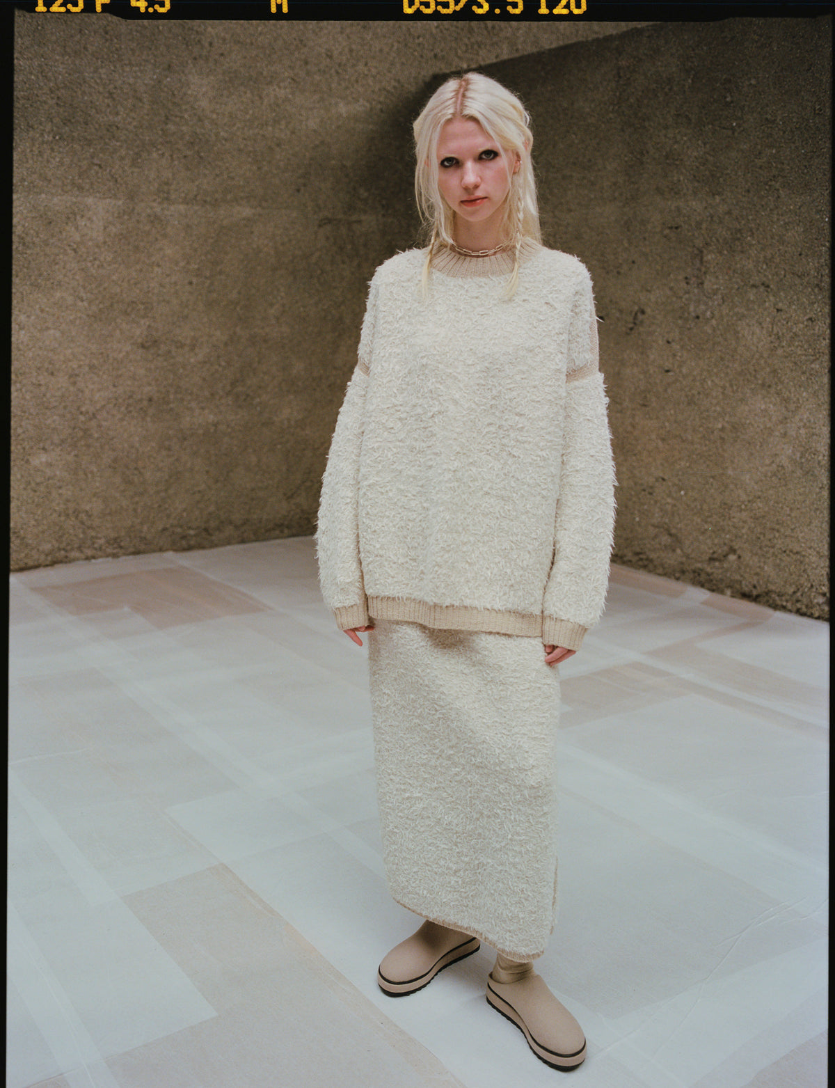 AW23 // 008