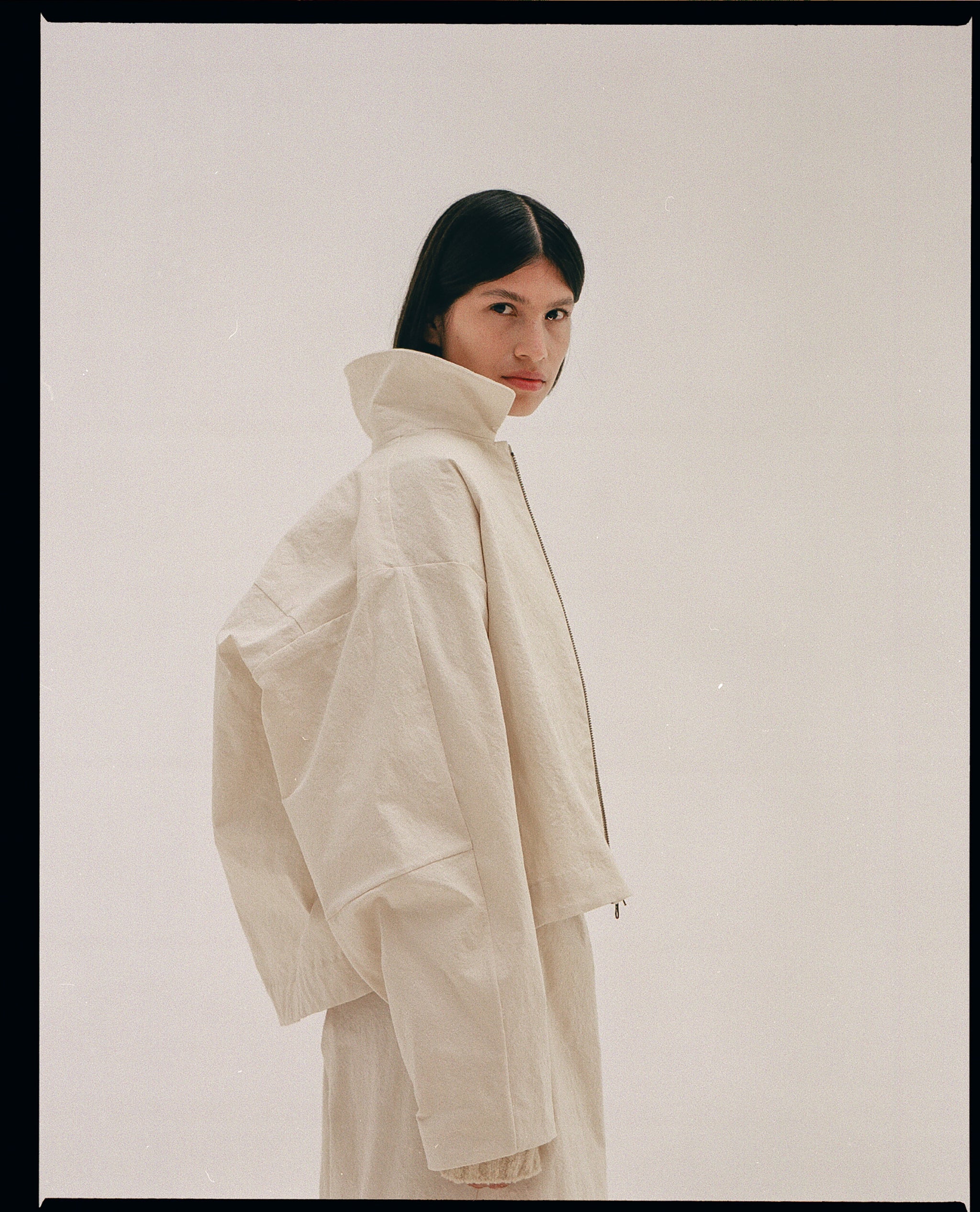 HOLIDAY/RESORT 23 – Lauren Manoogian