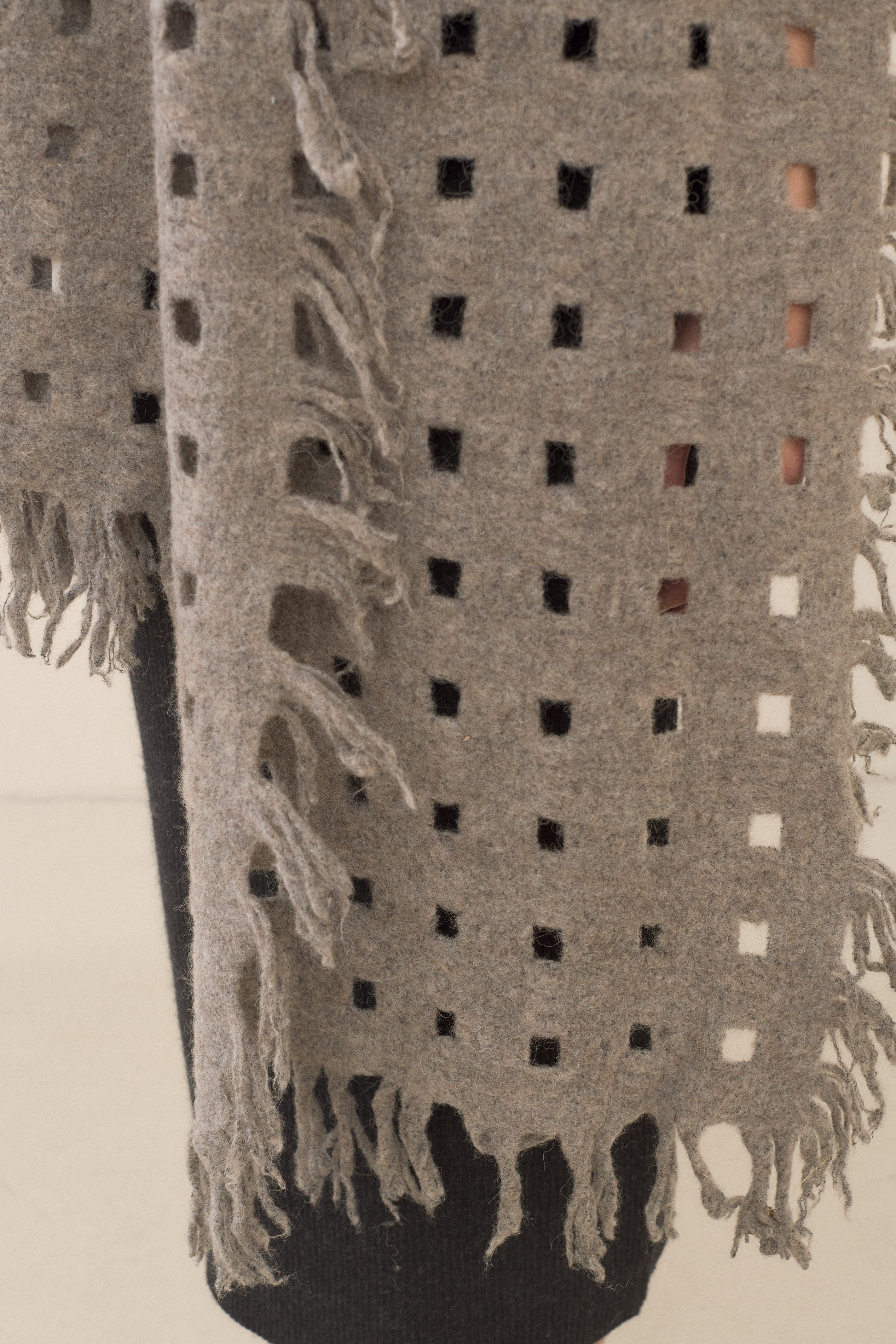HANDWOVEN FELT GRID WRAP