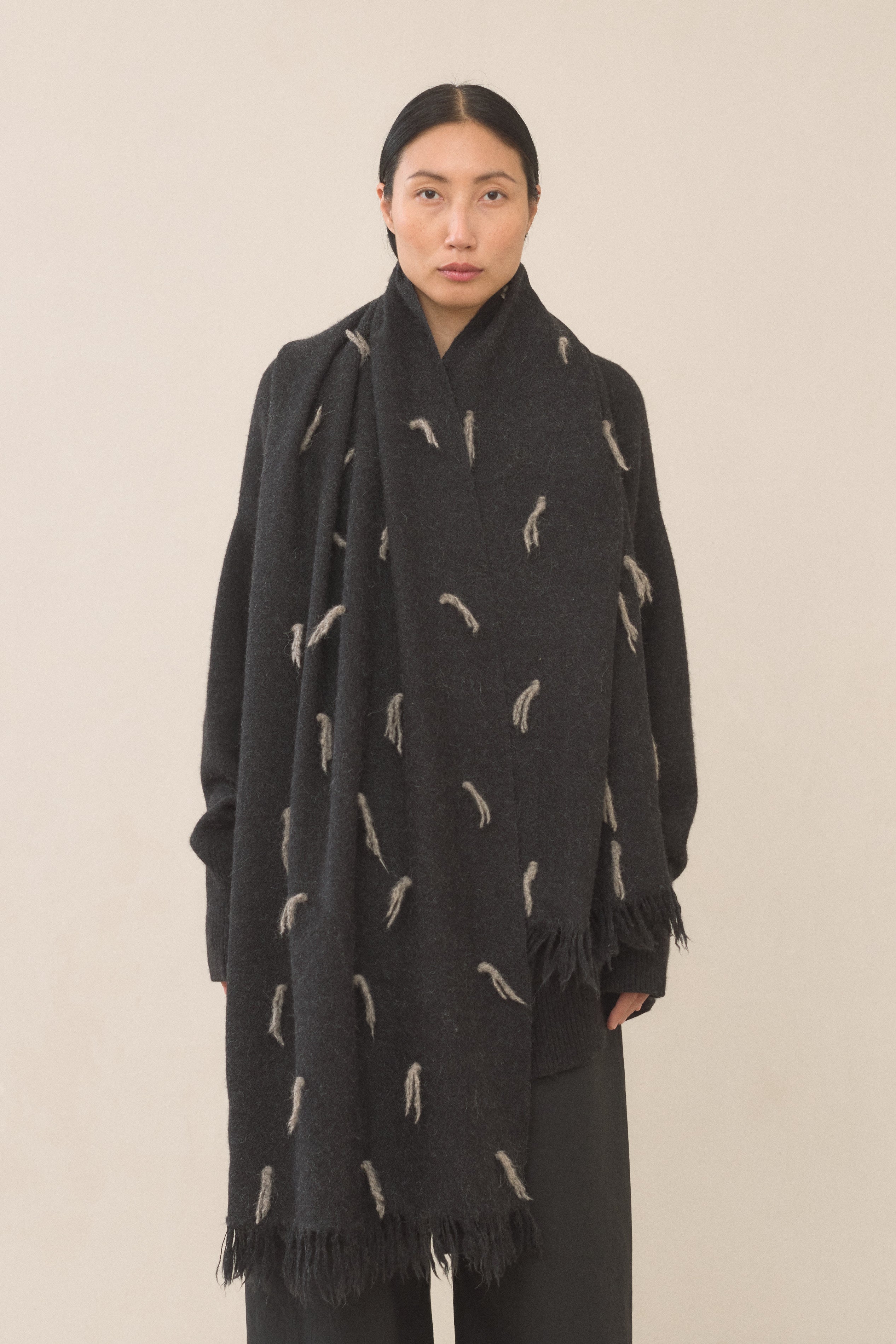 HANDWOVEN TUFT WRAP