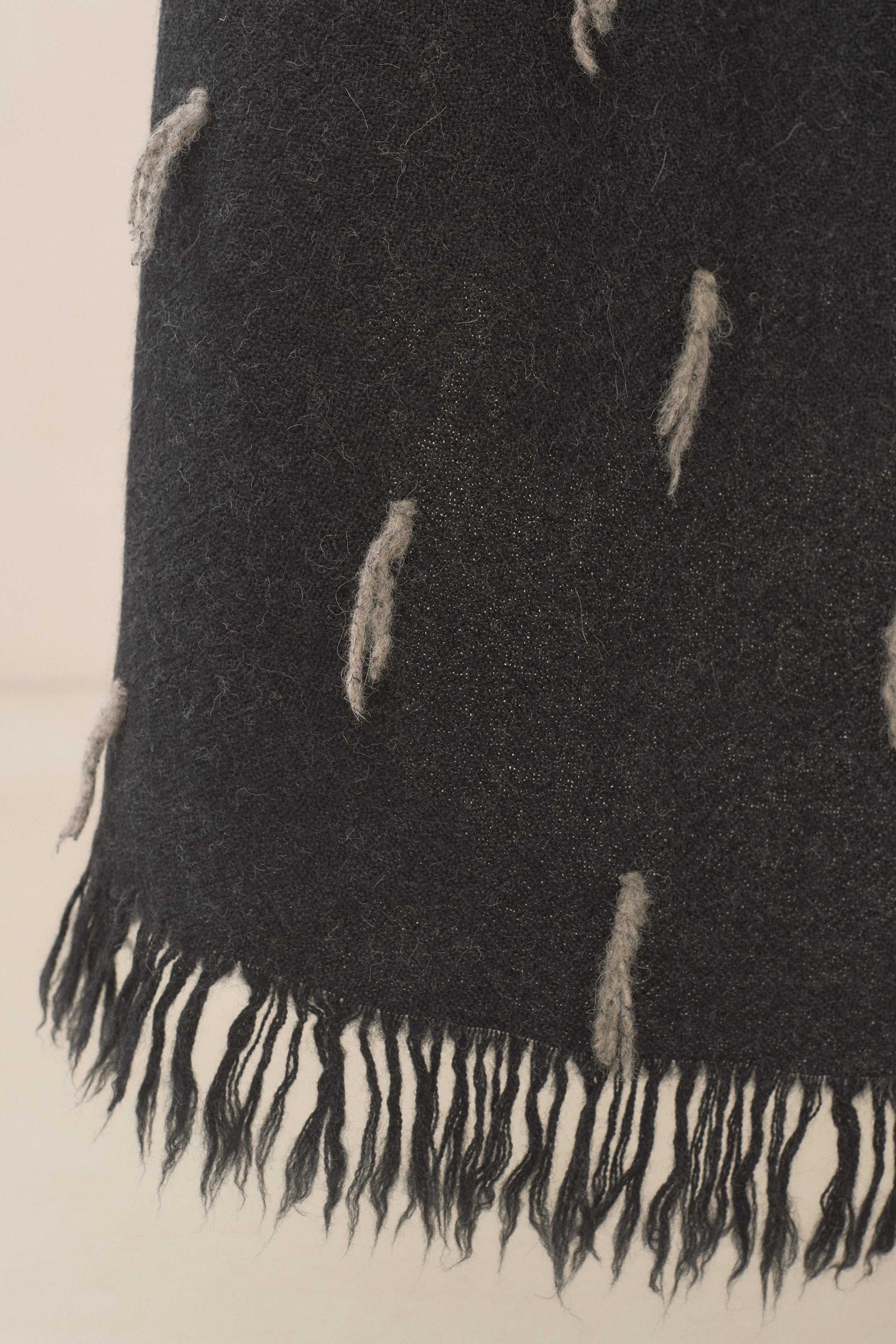 HANDWOVEN TUFT WRAP