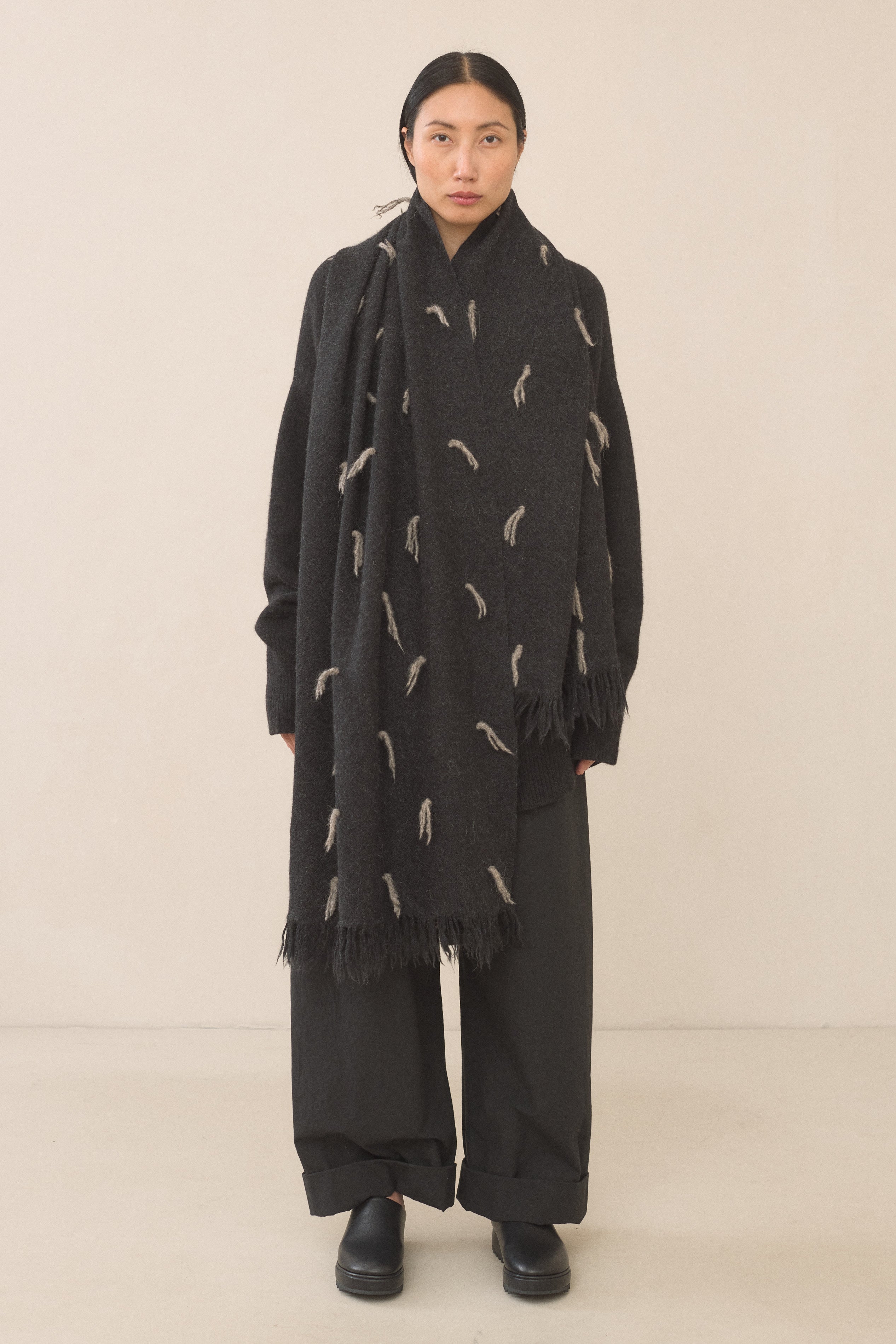 HANDWOVEN TUFT WRAP