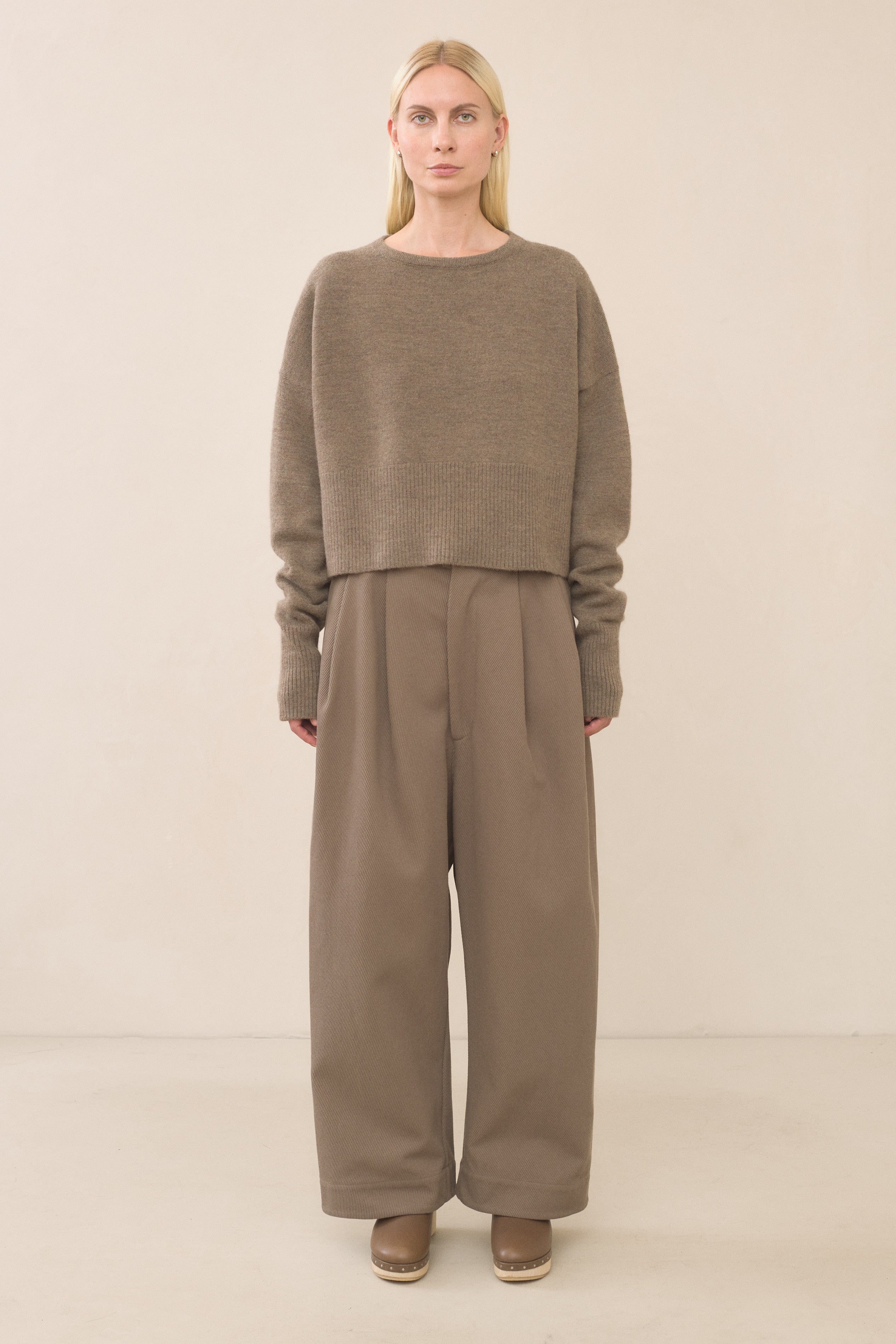 HIGH WAIST CREWNECK