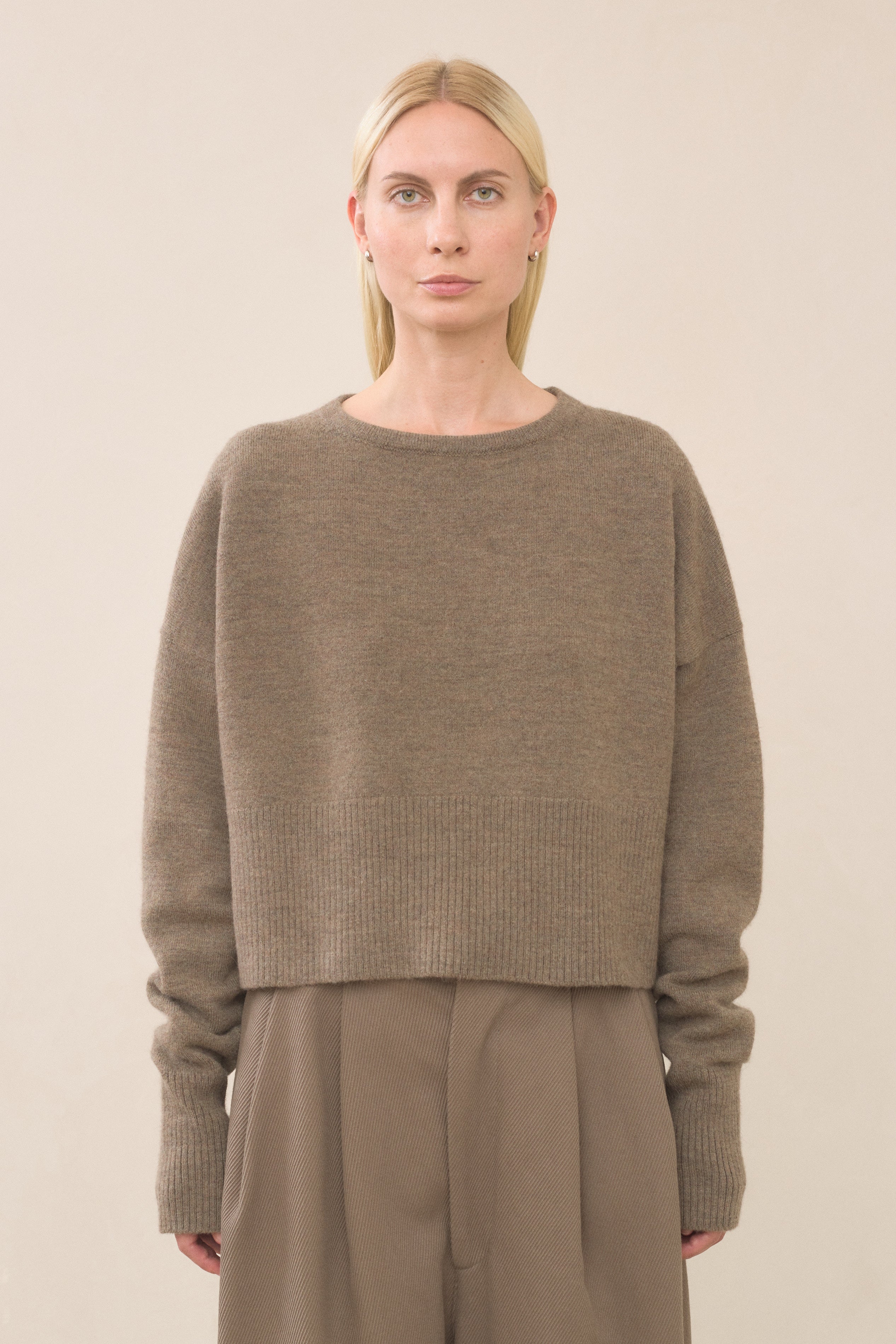 HIGH WAIST CREWNECK