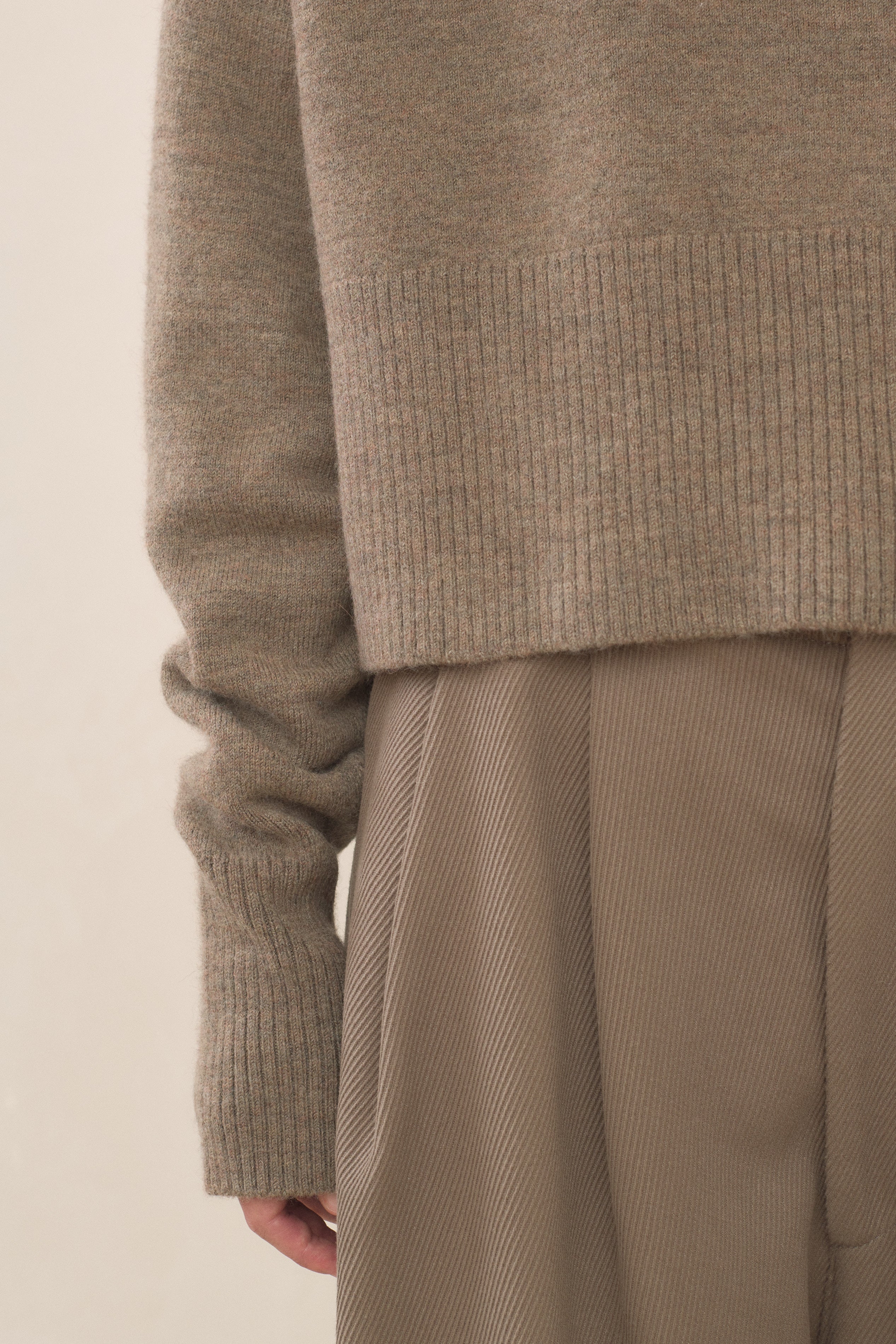 HIGH WAIST CREWNECK