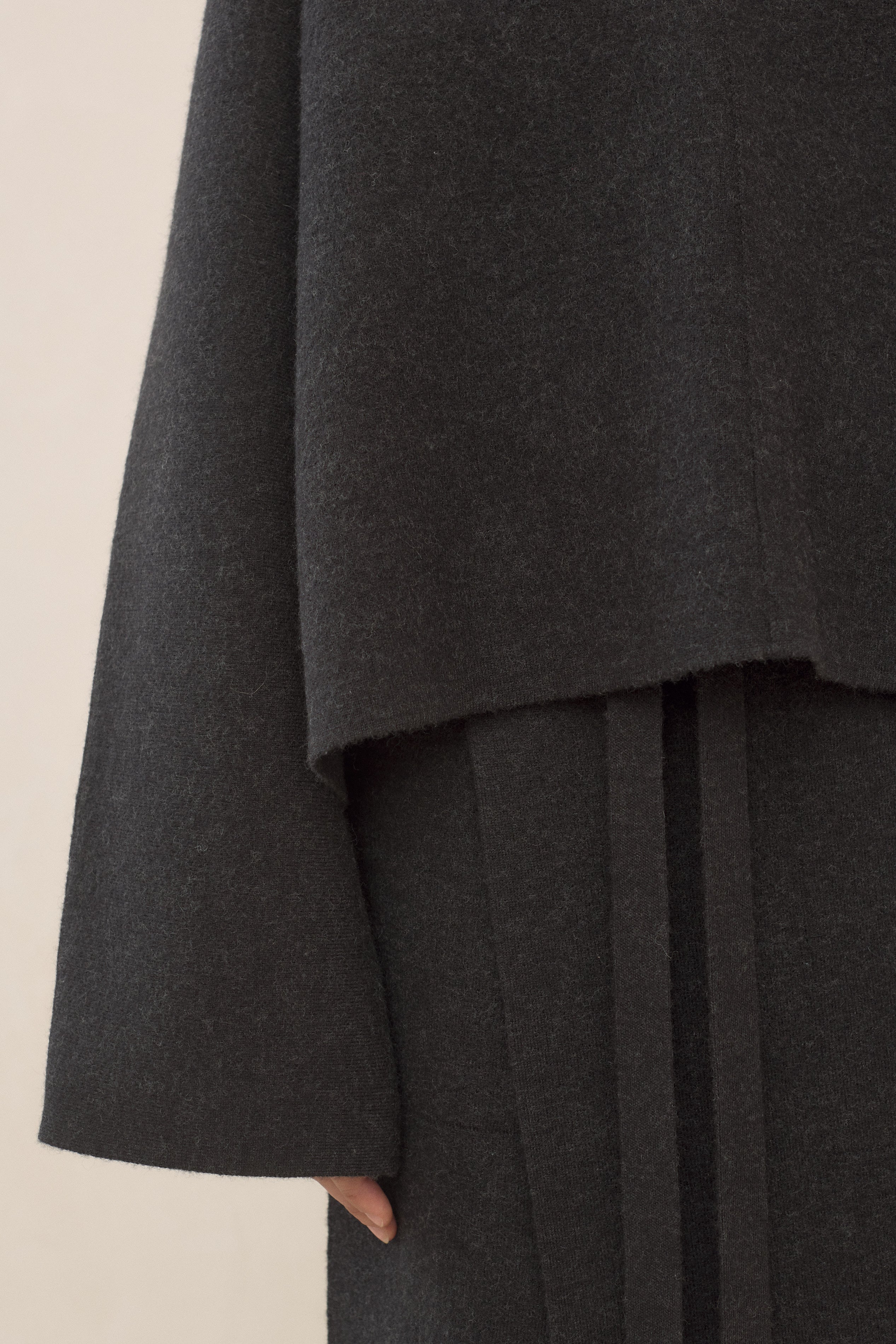 DOUBLE KNIT V NECK