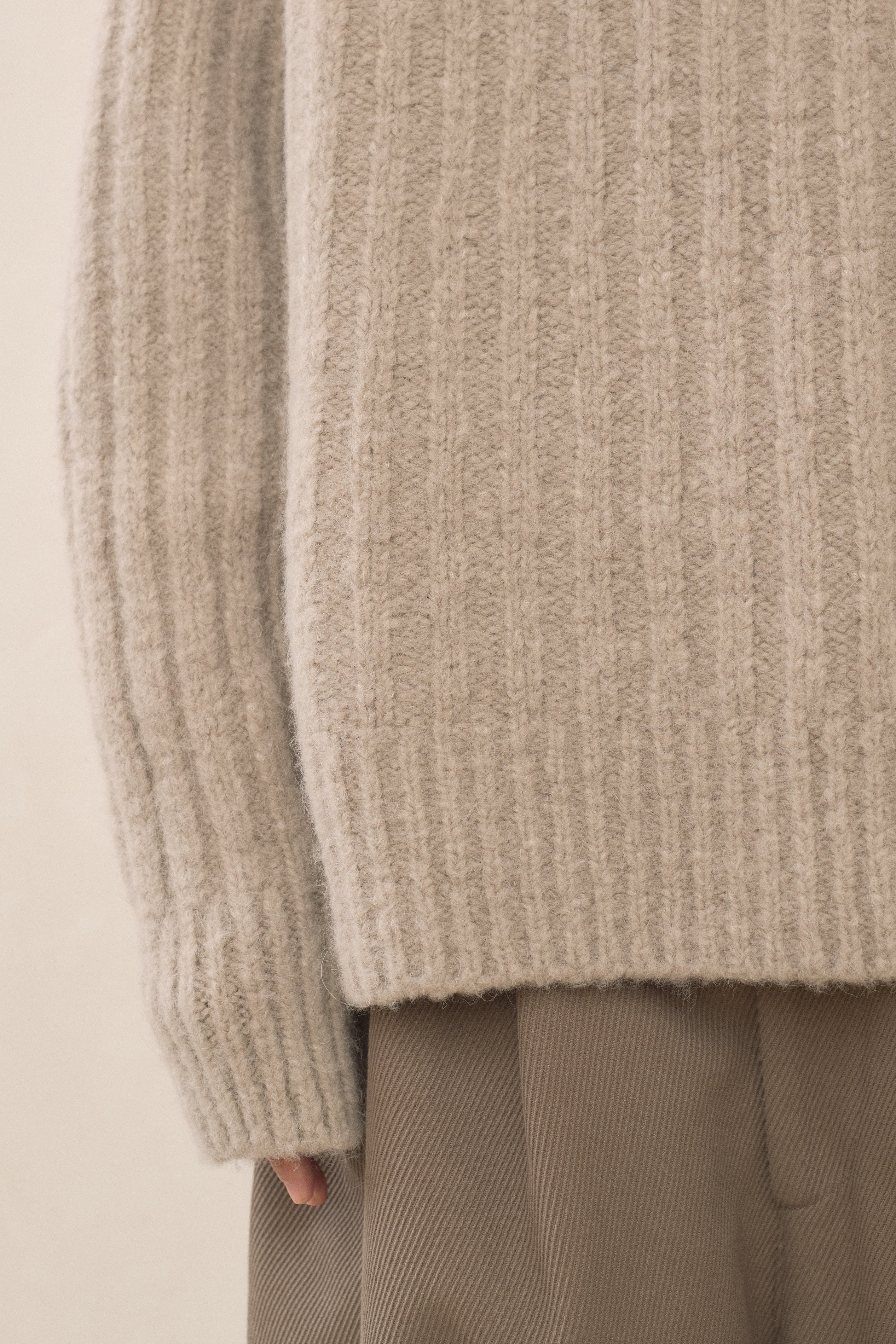 RIB SADDLE CREWNECK