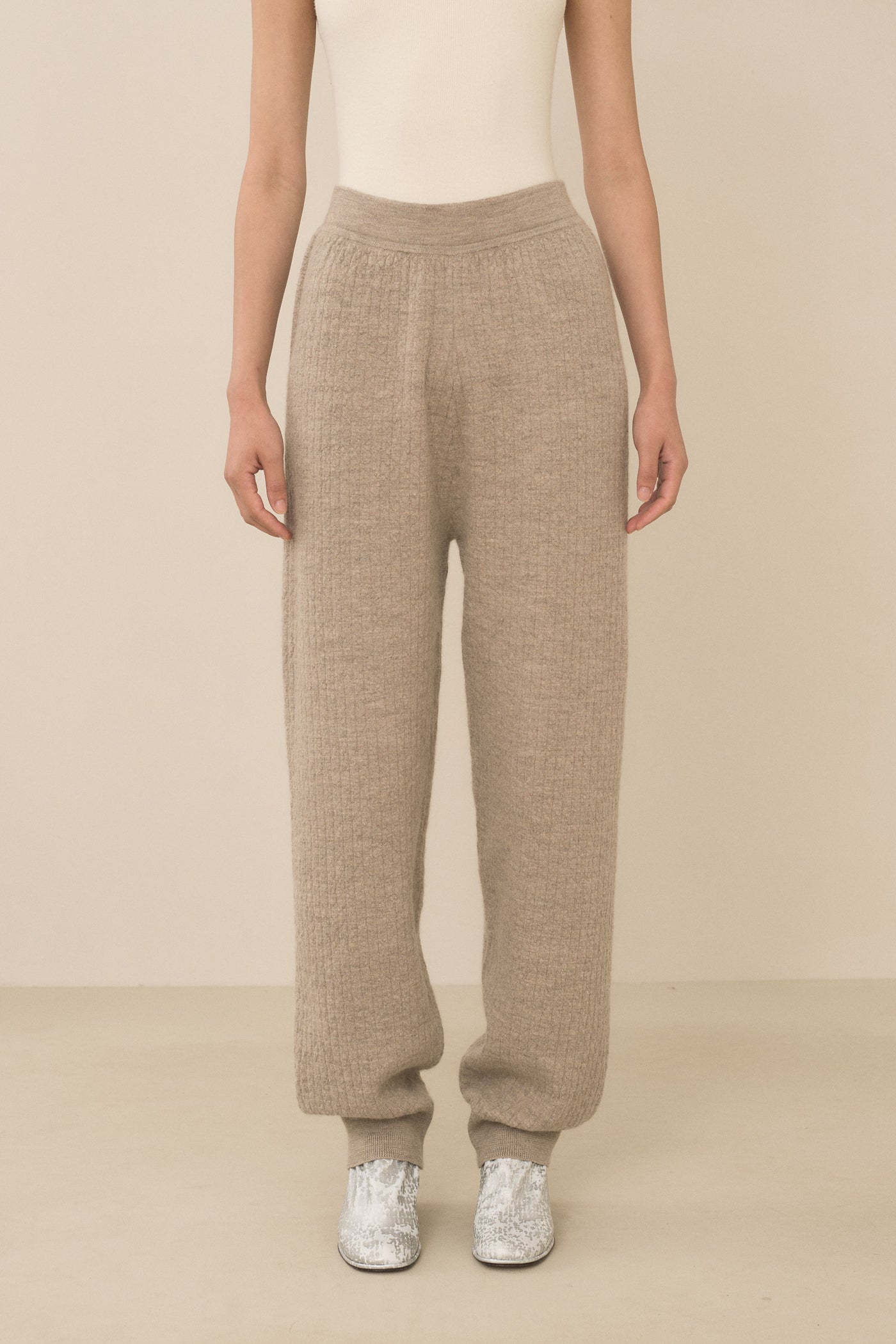 LINE QUILT PANTS