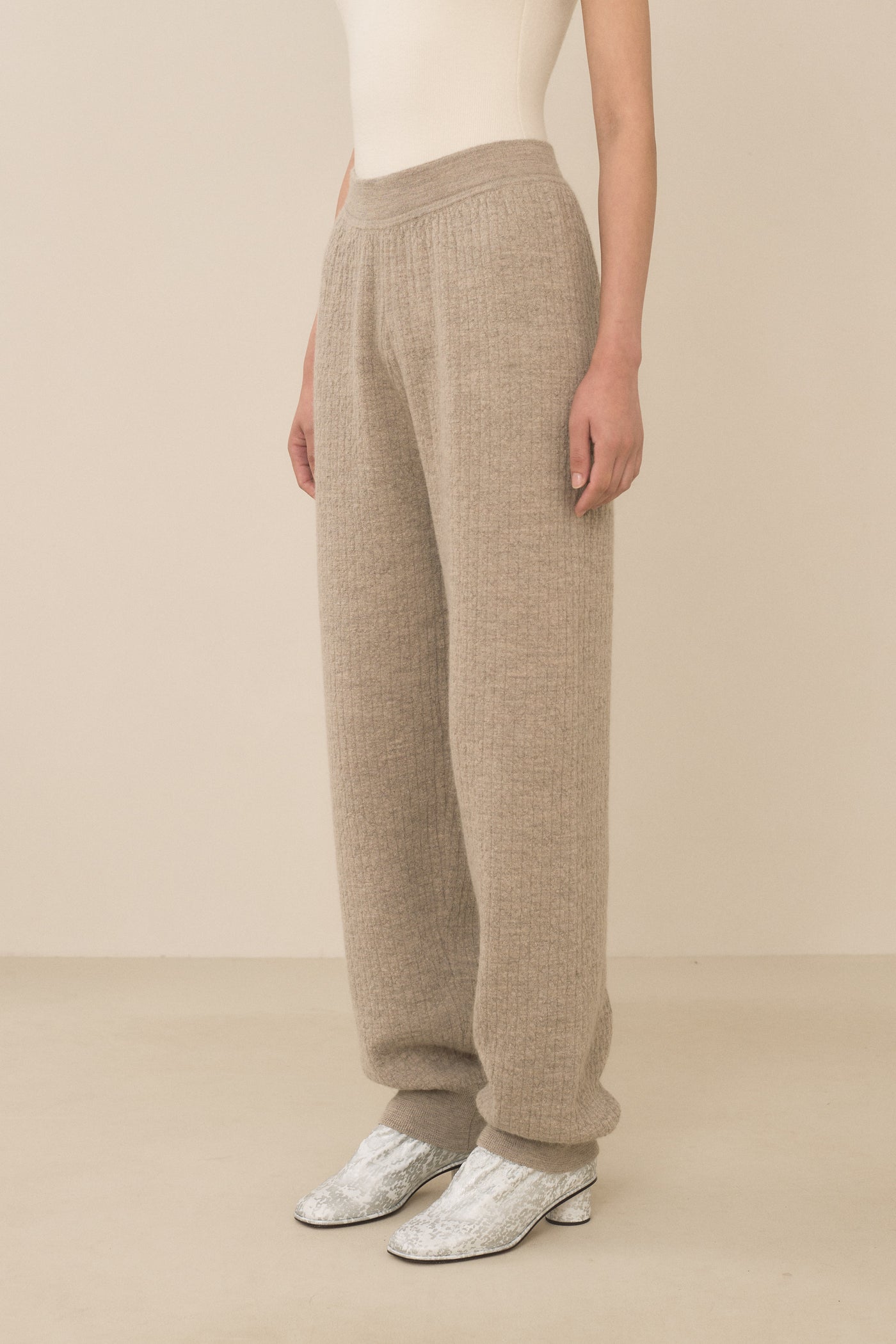 LINE QUILT PANTS