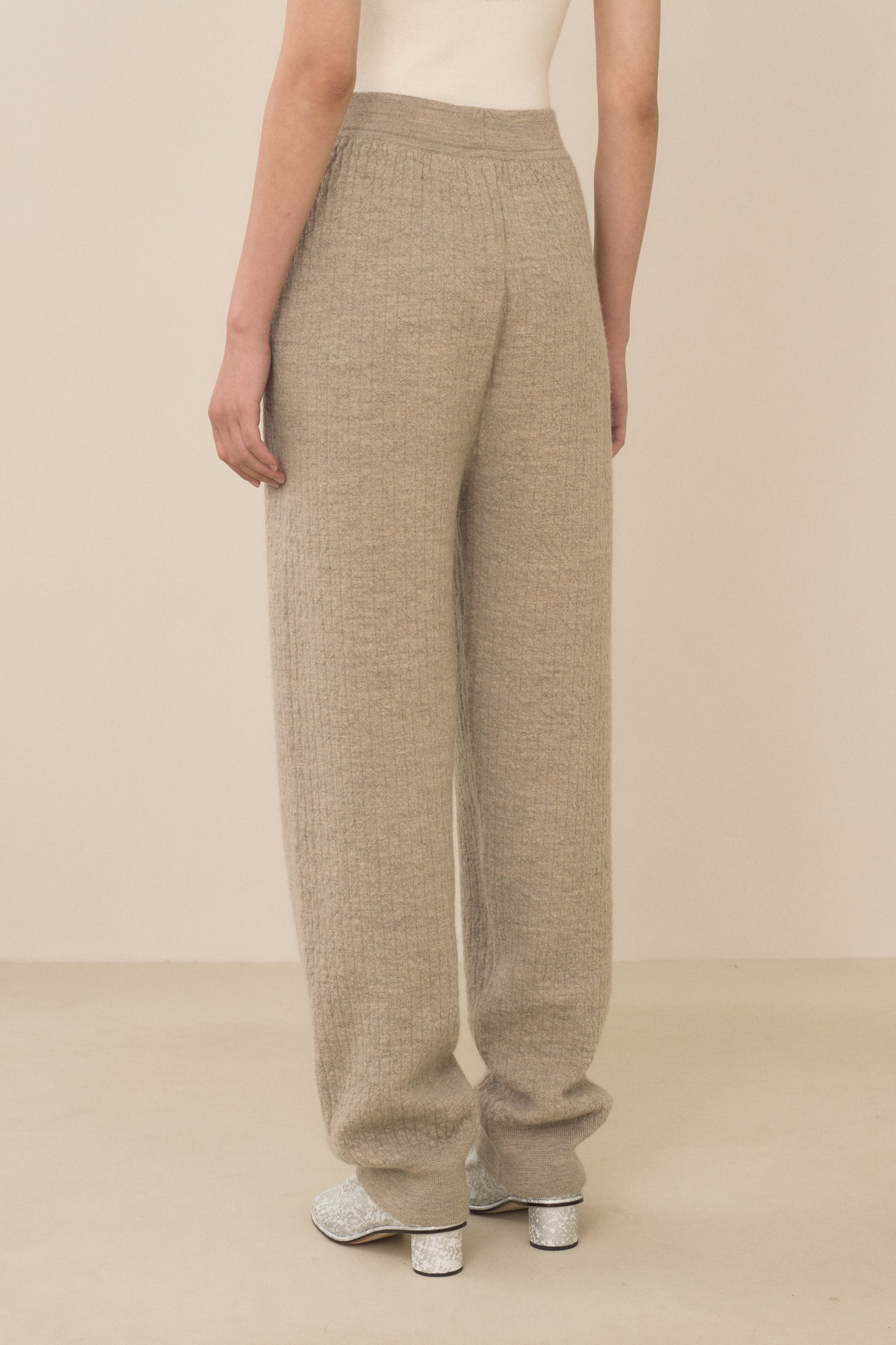 LINE QUILT PANTS