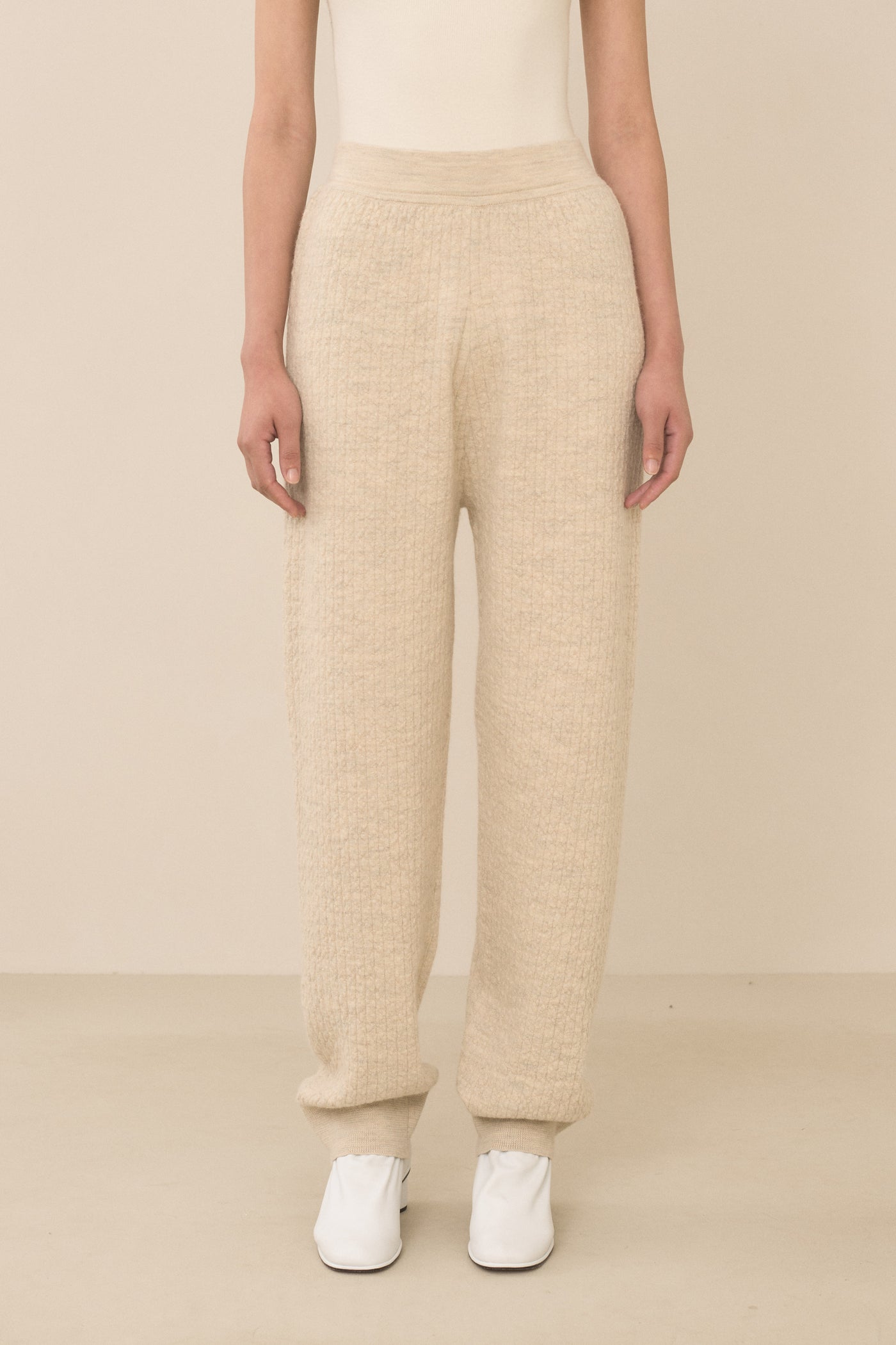 LINE QUILT PANTS