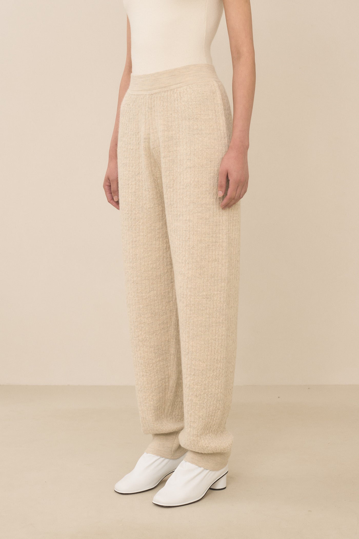 LINE QUILT PANTS