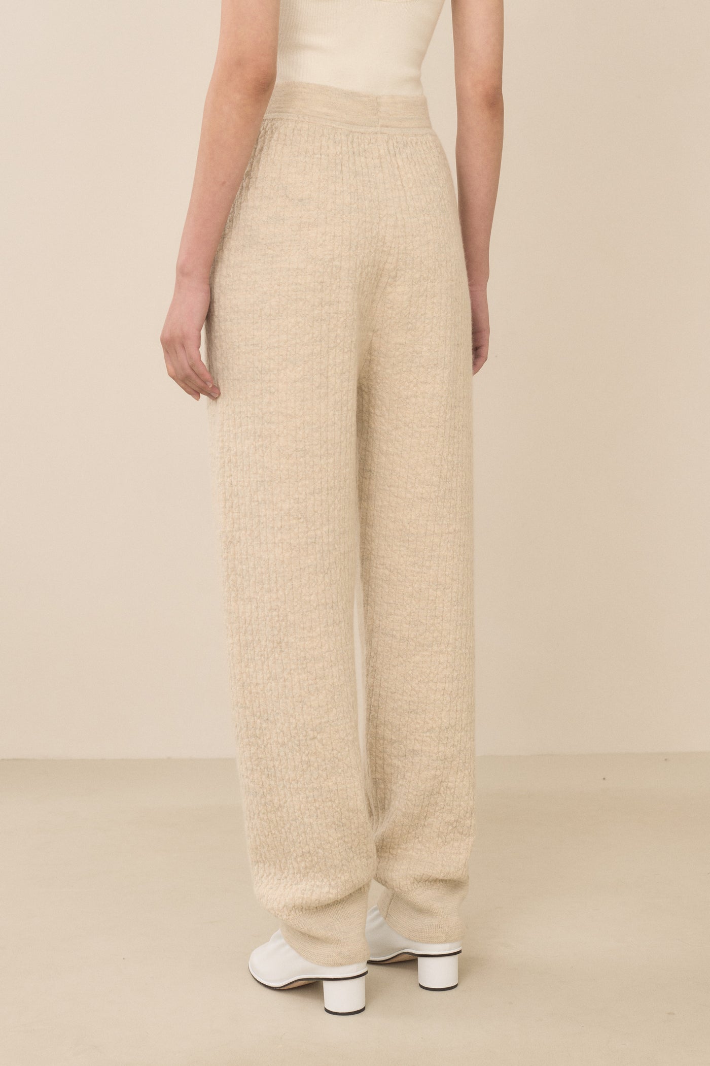 LINE QUILT PANTS