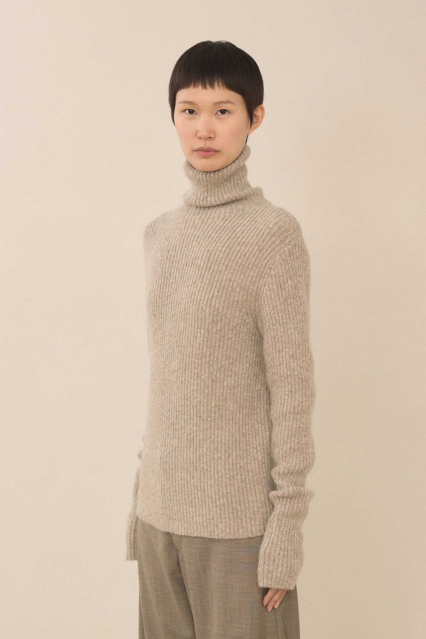 SOFT RIB TURTLENECK