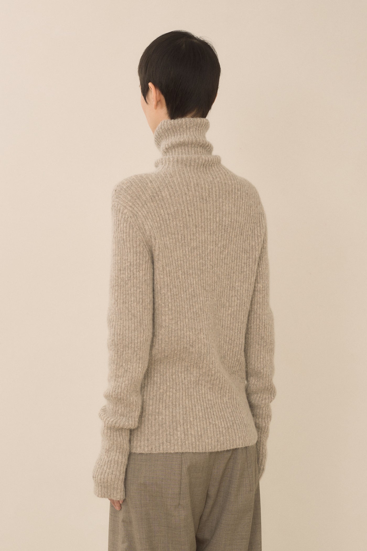 SOFT RIB TURTLENECK