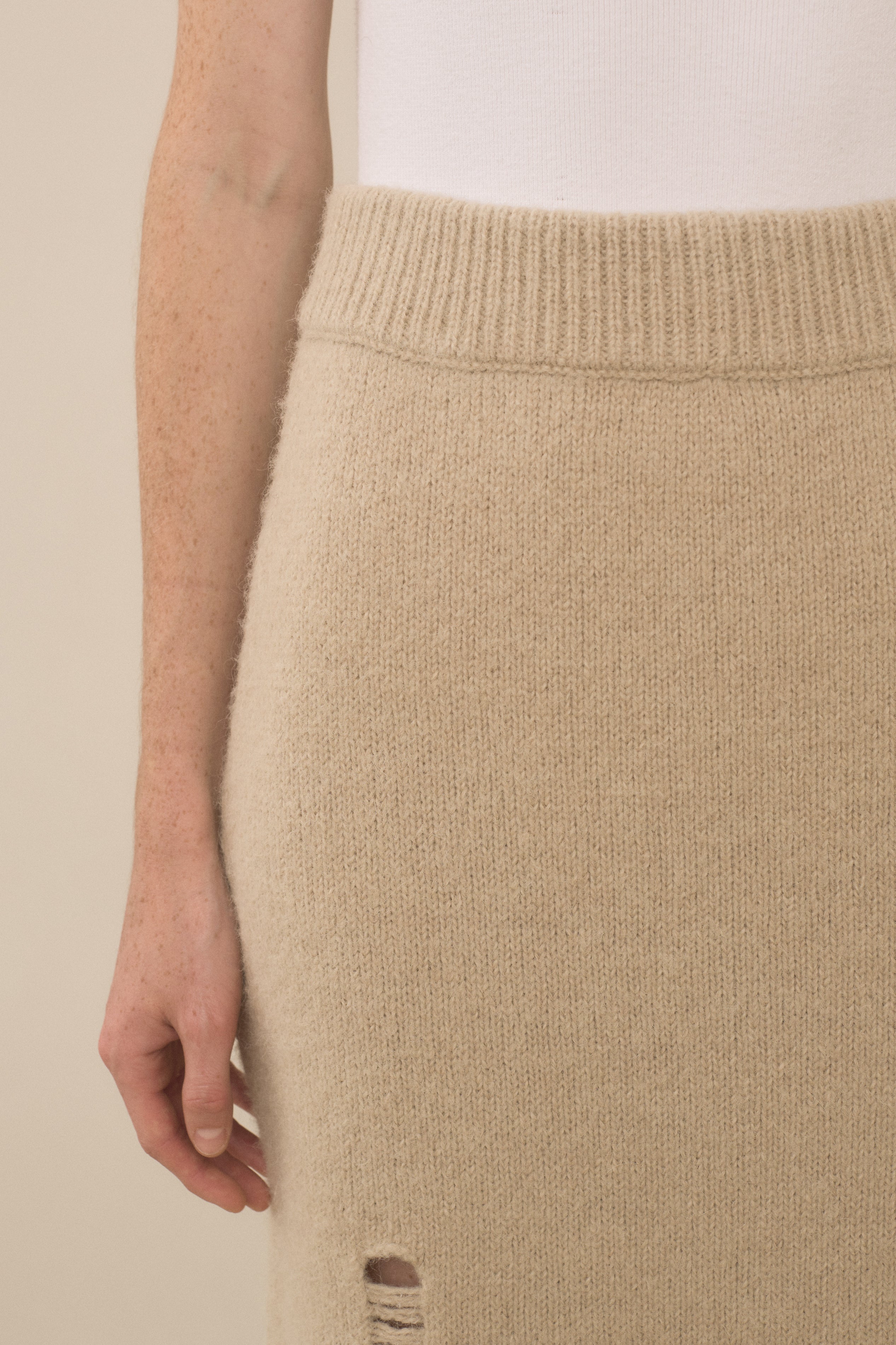 DISTRESSED SKIRT
