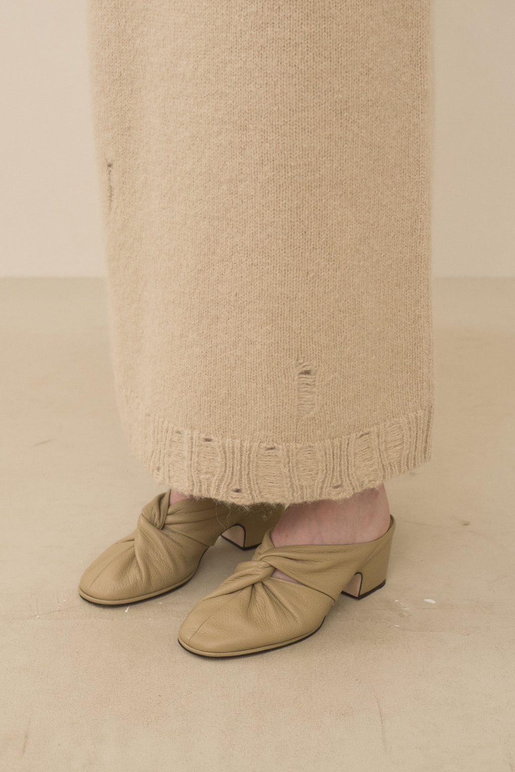 DISTRESSED SKIRT