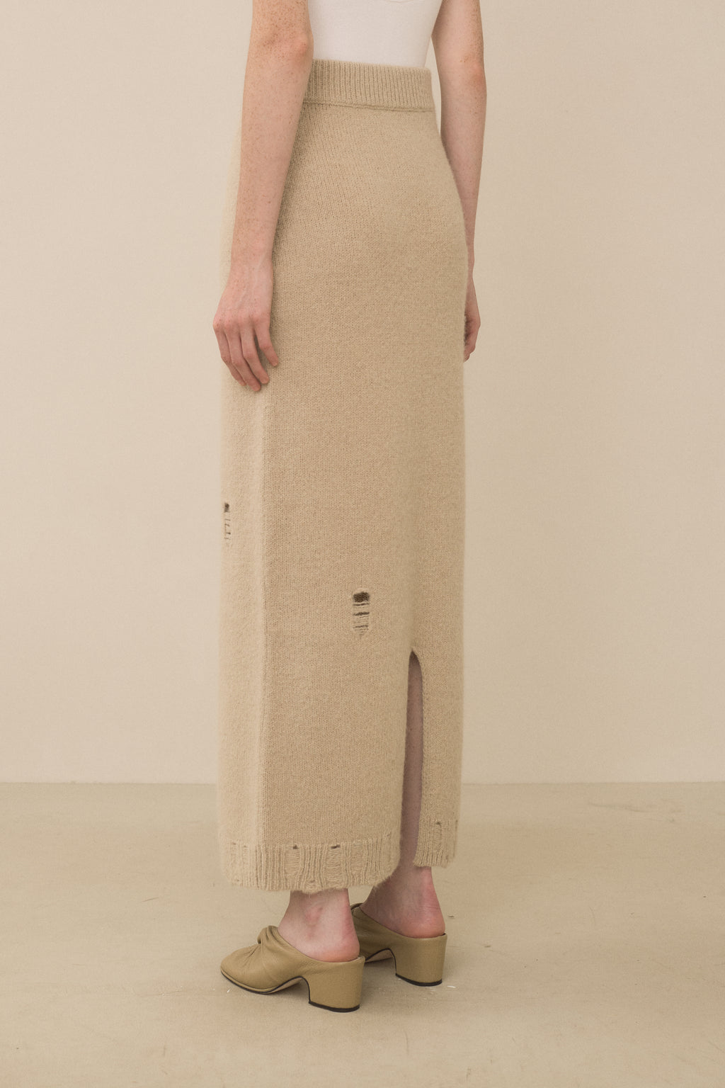 DISTRESSED SKIRT
