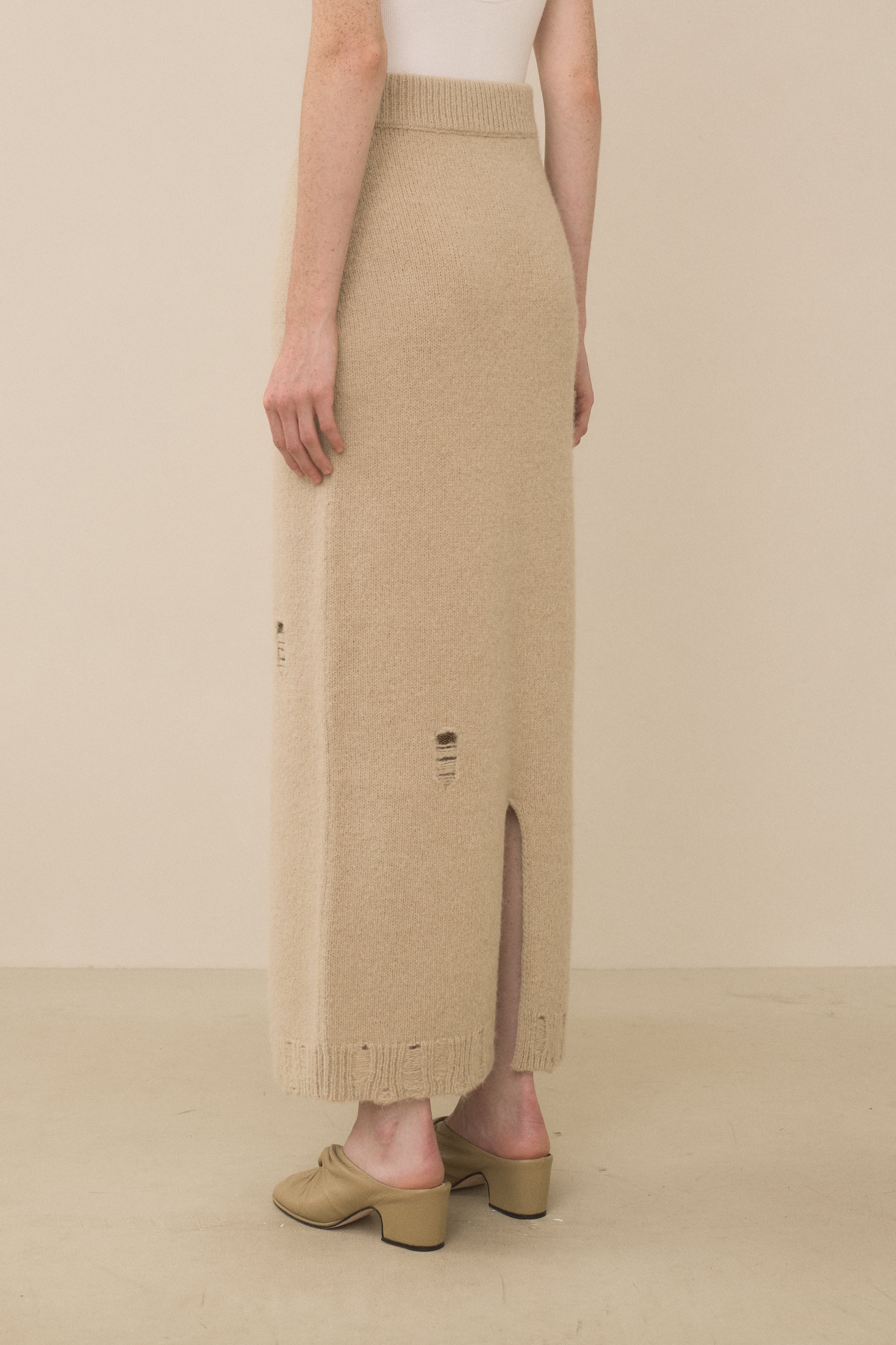 DISTRESSED SKIRT