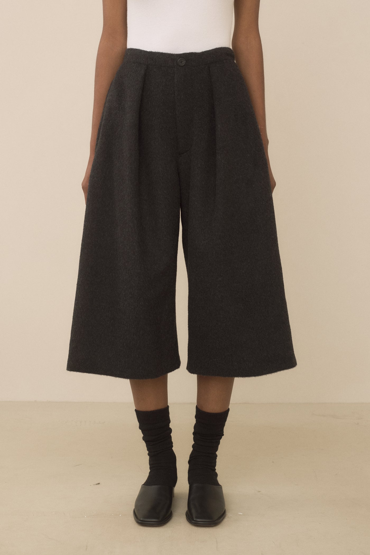 BRUSHED FRAME SHORTS