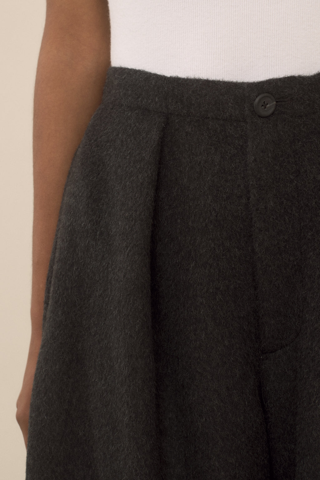 BRUSHED FRAME SHORTS