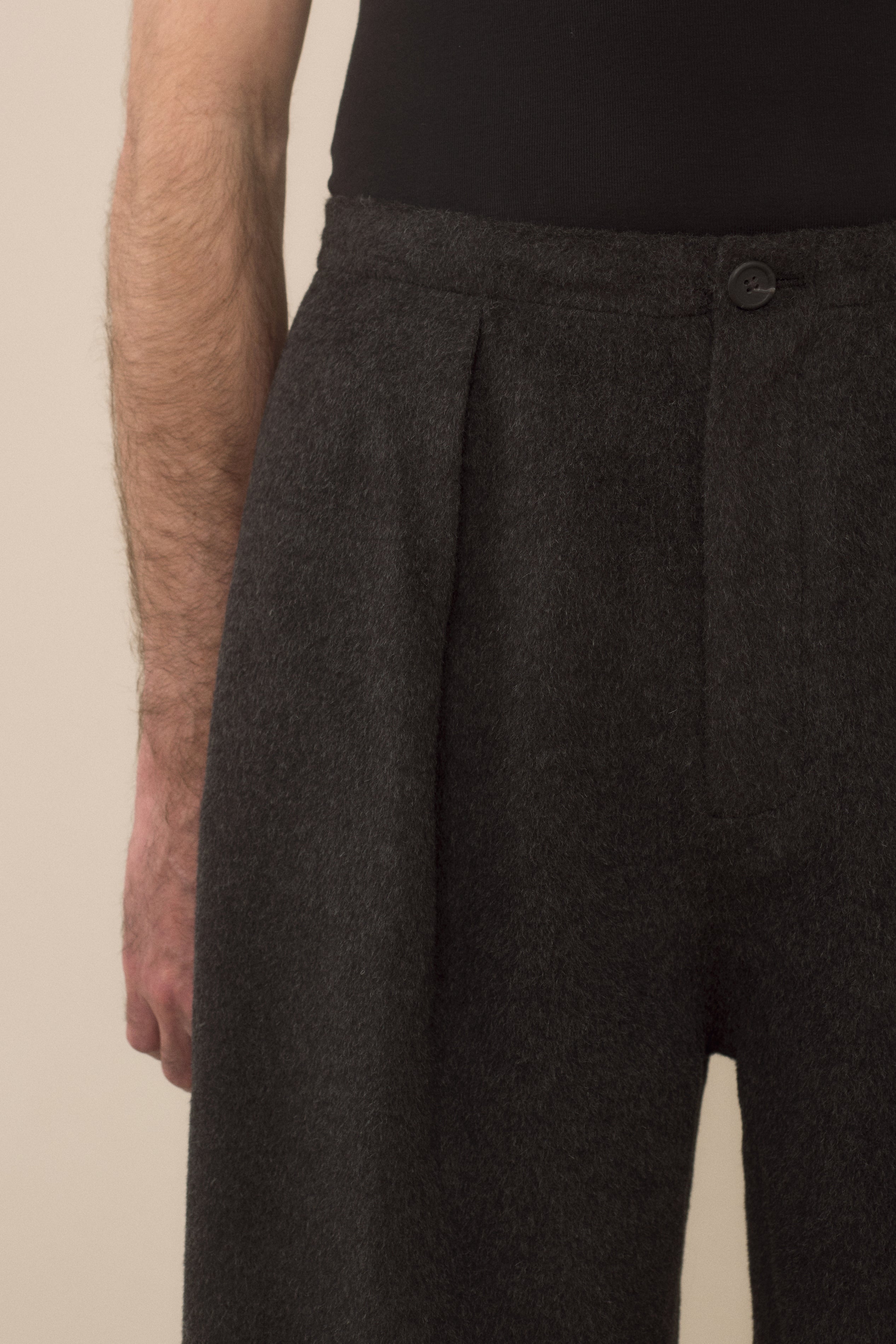 BRUSHED FRAME SHORTS
