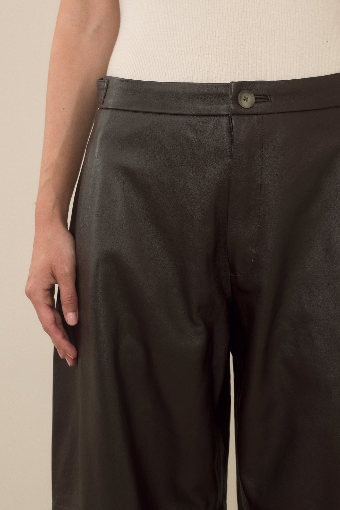LEATHER PANTS