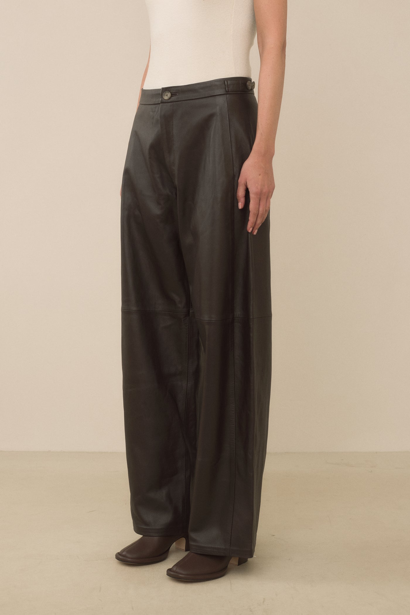 LEATHER PANTS