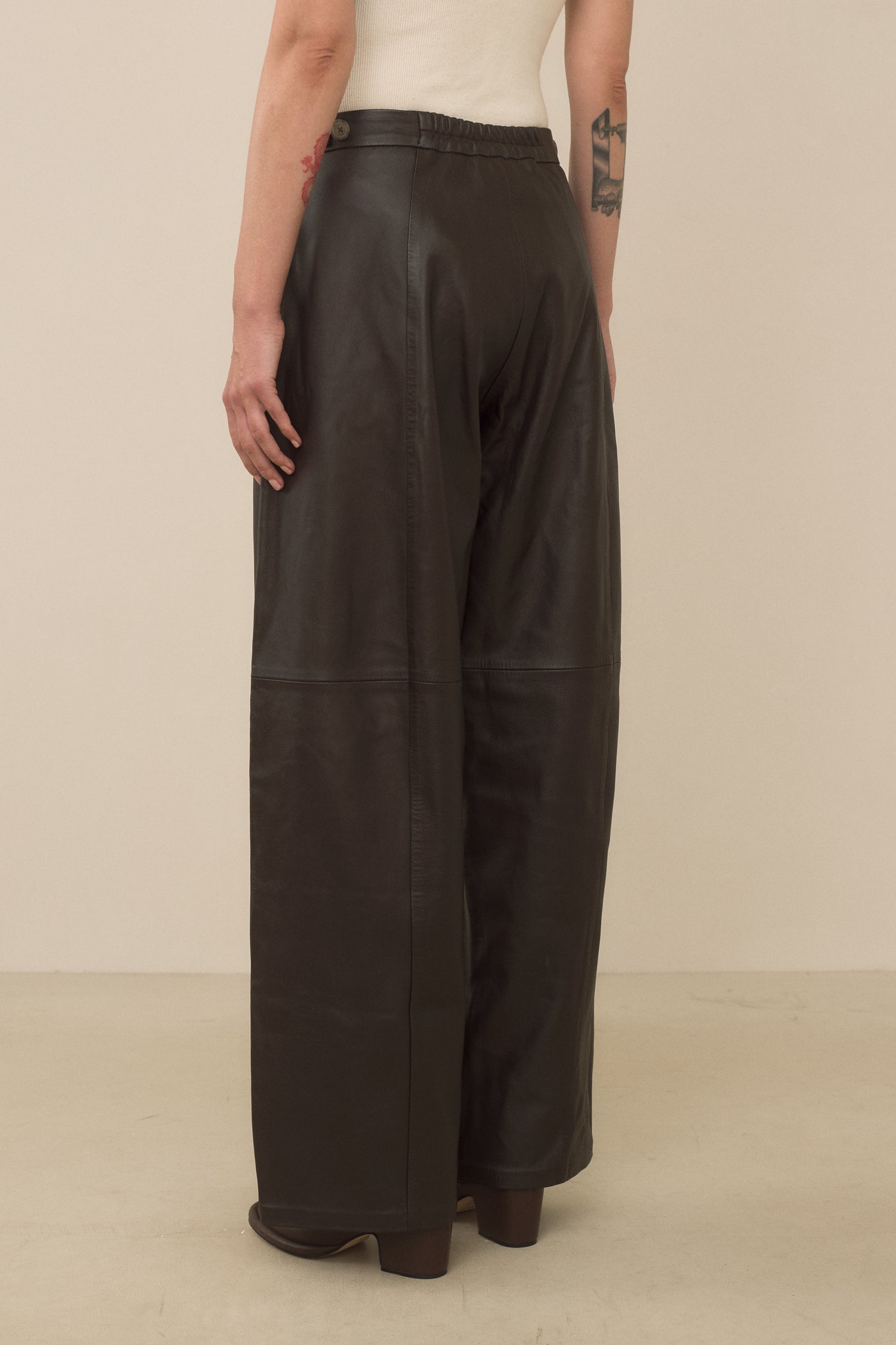LEATHER PANTS