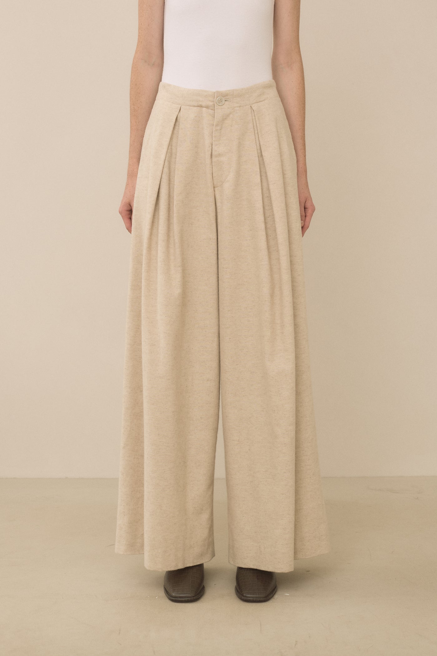 FLANNEL PLEAT TROUSER
