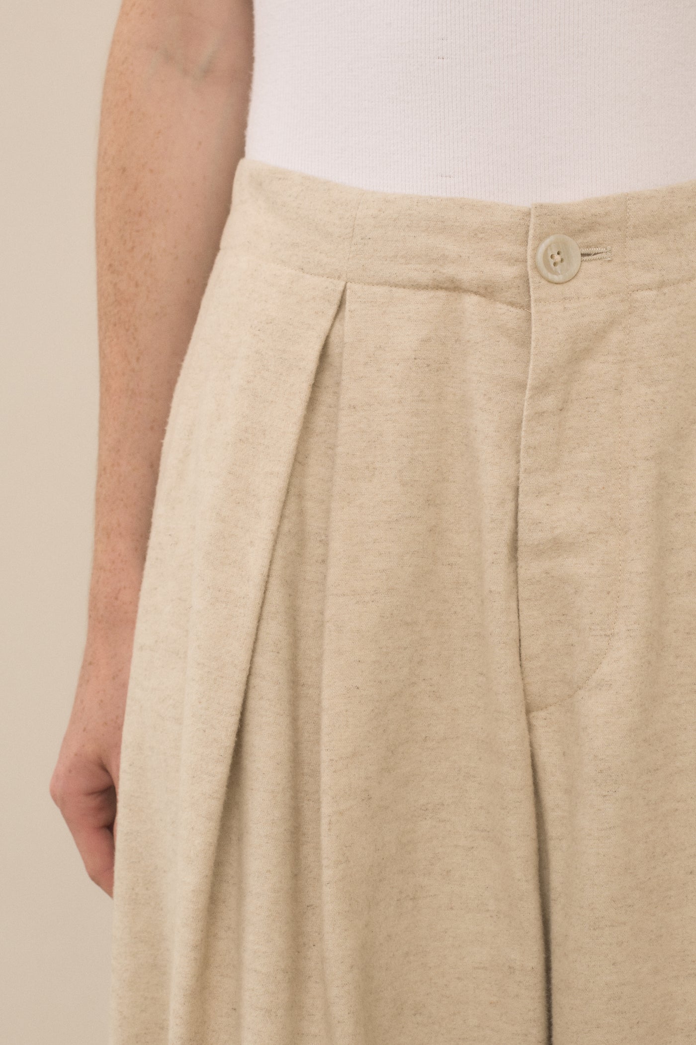 FLANNEL PLEAT TROUSER