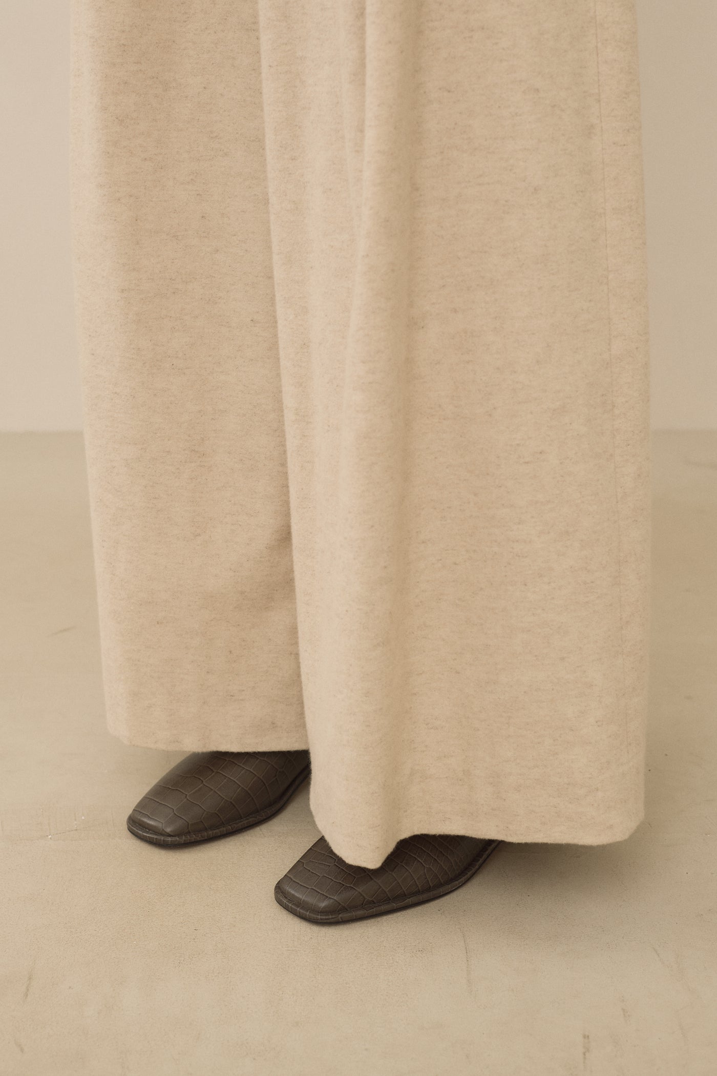 FLANNEL PLEAT TROUSER