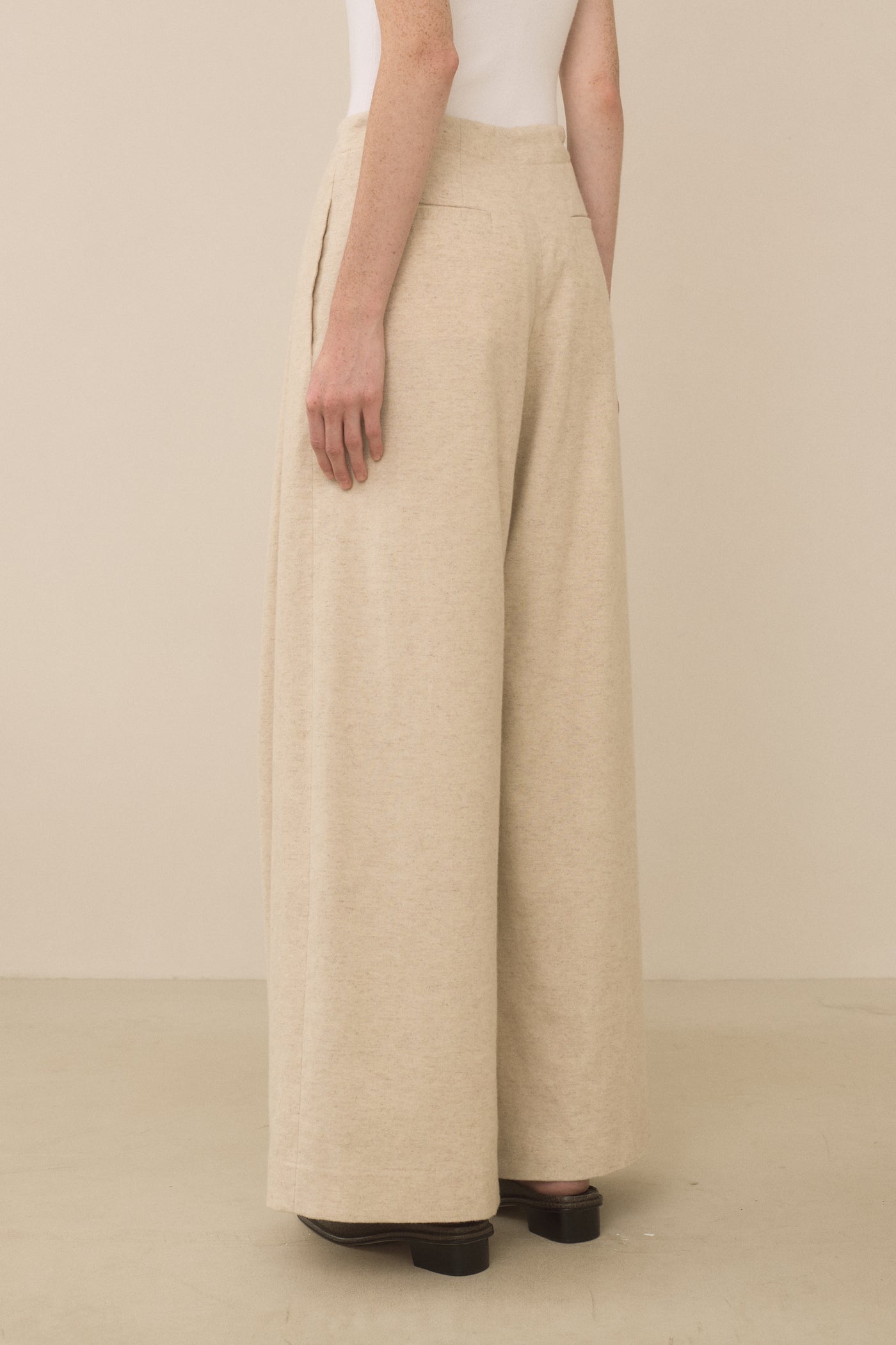 FLANNEL PLEAT TROUSER