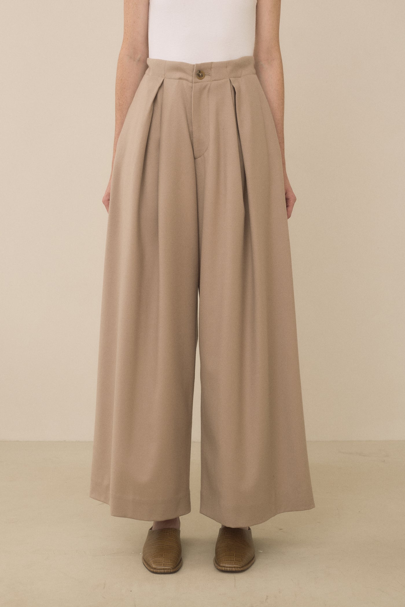 PLEAT TROUSER
