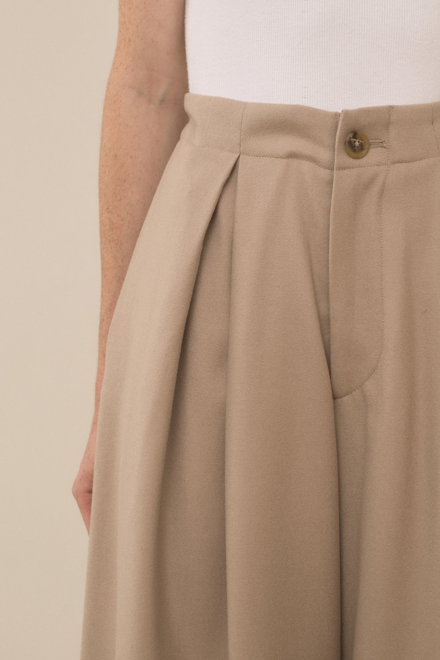 PLEAT TROUSER