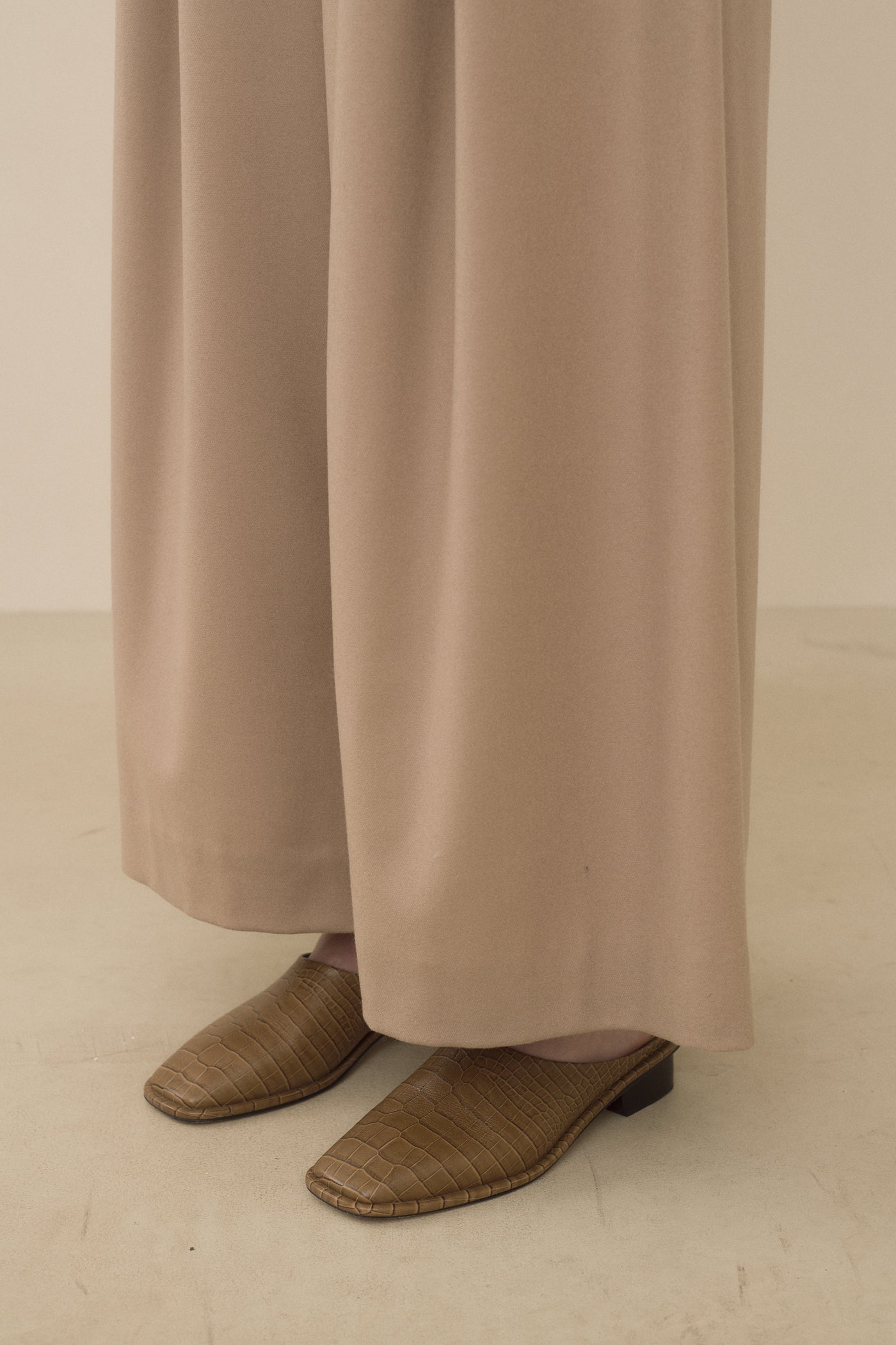 PLEAT TROUSER