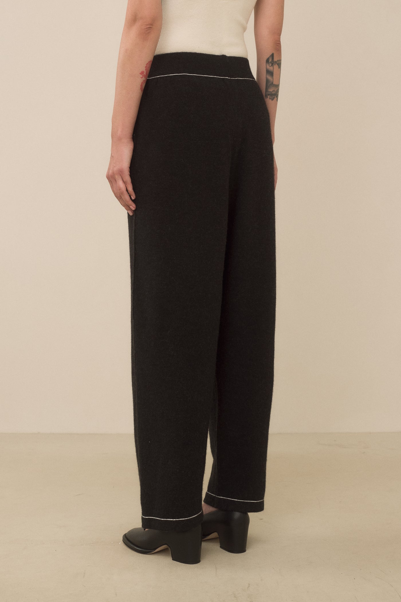 STITCH TROUSER