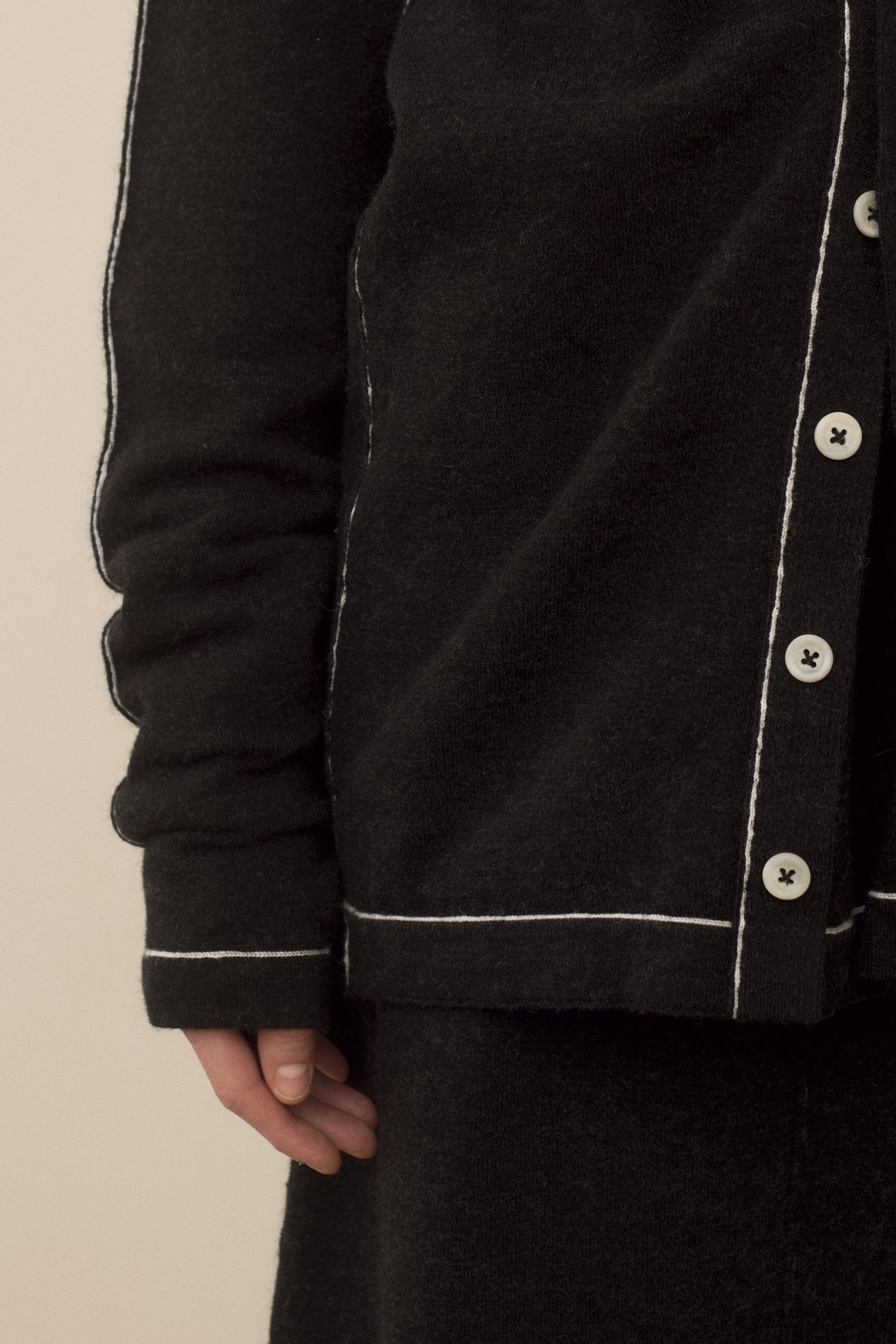 STITCH BUTTON CARDIGAN