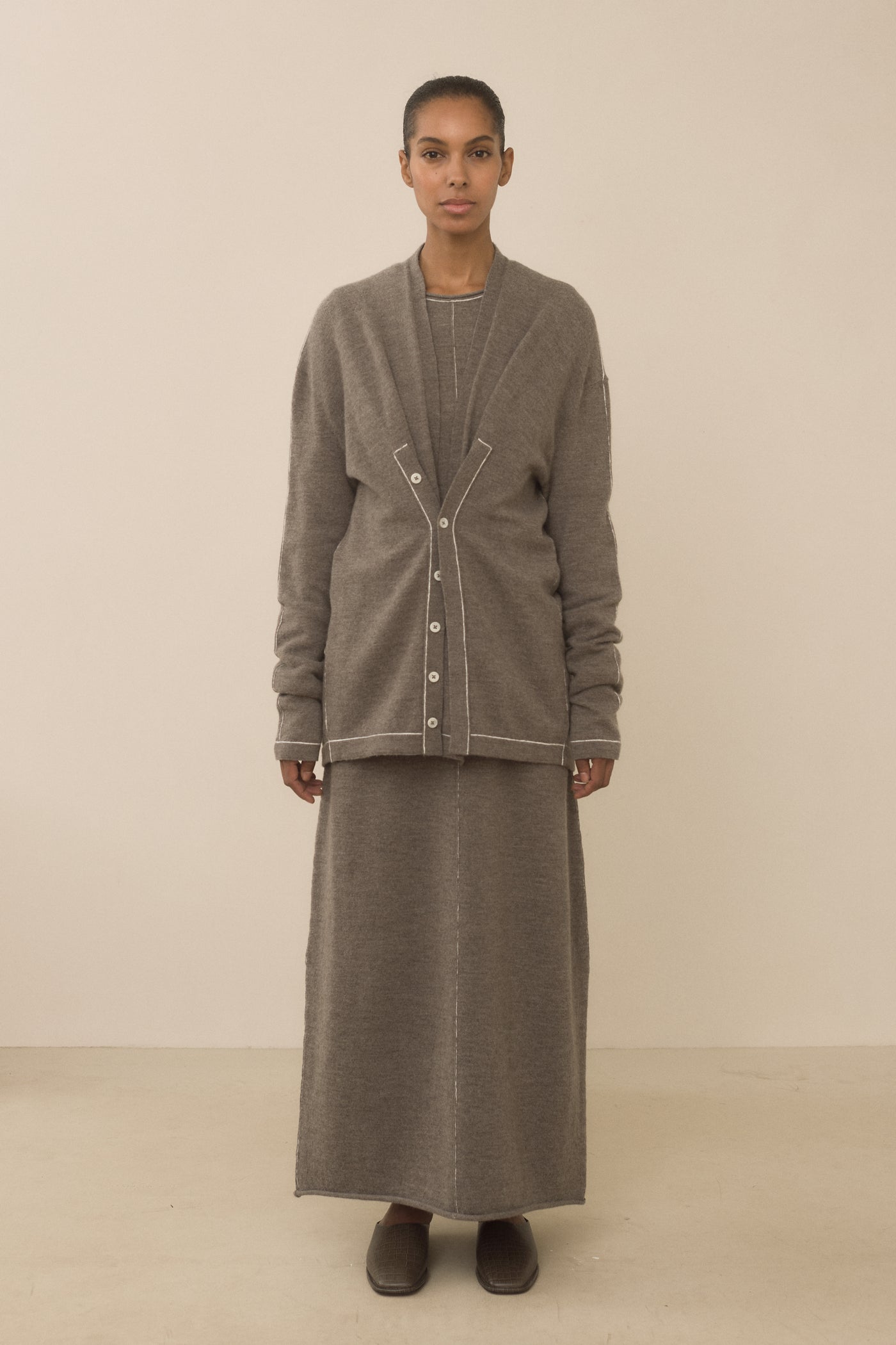 STITCH BUTTON CARDIGAN