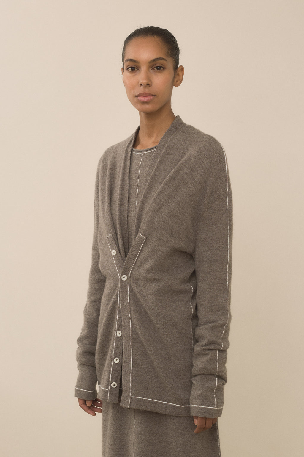 STITCH BUTTON CARDIGAN