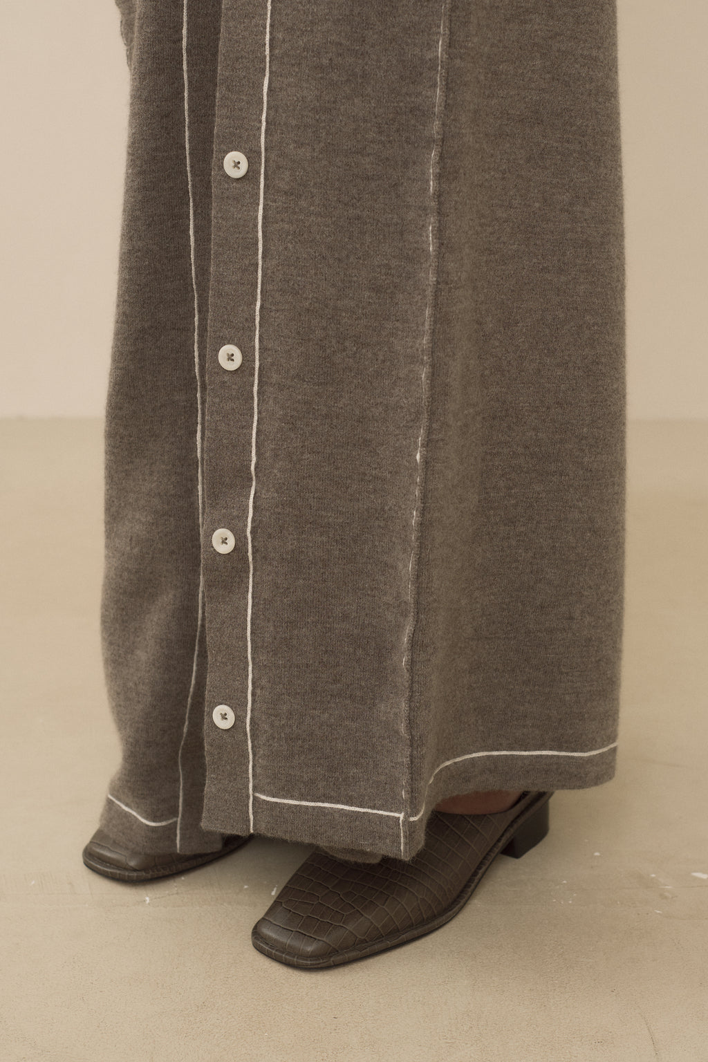 STITCH BUTTON DRESS