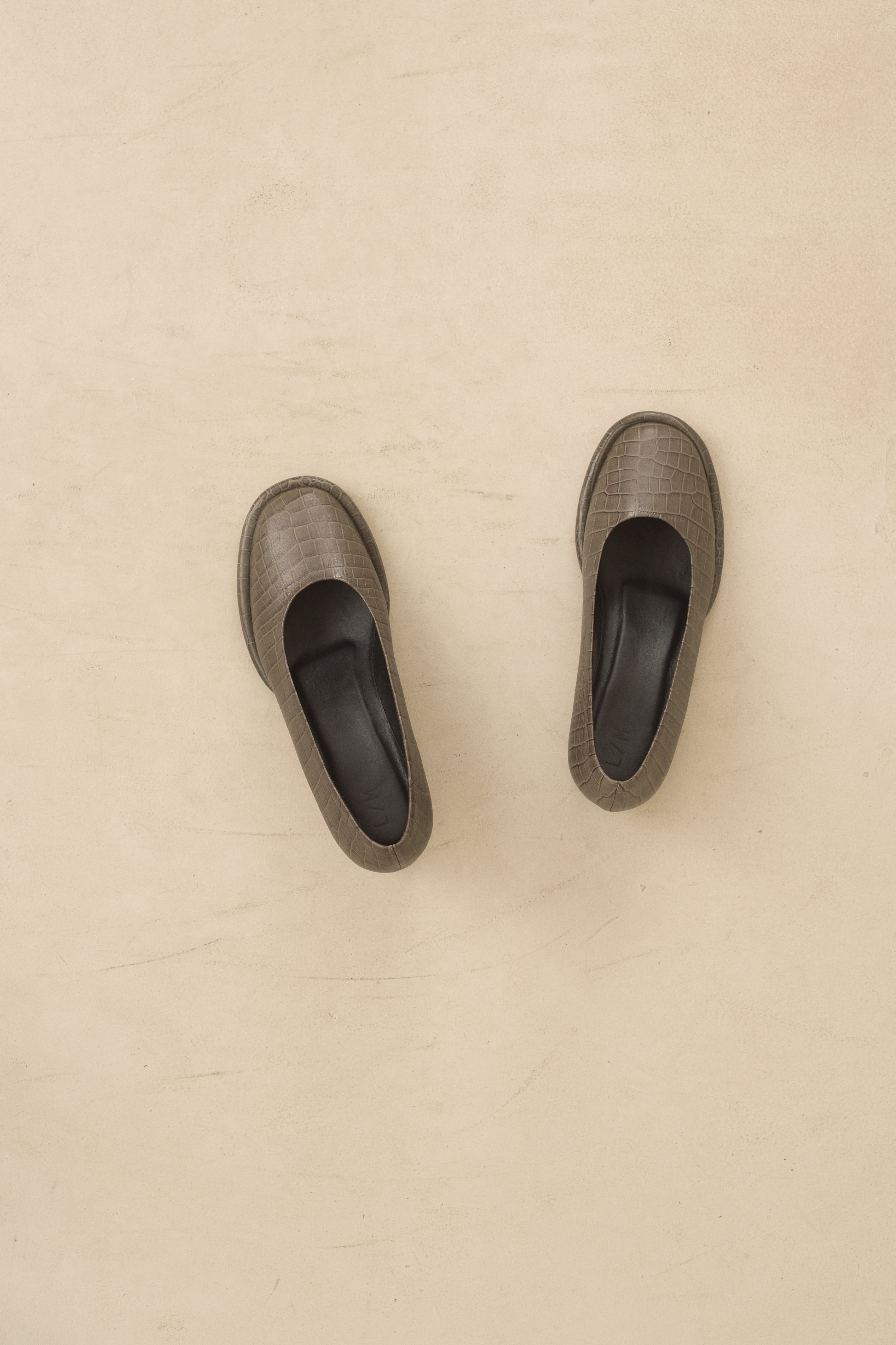 EMBOSSED ARCH PUMP – Lauren Manoogian
