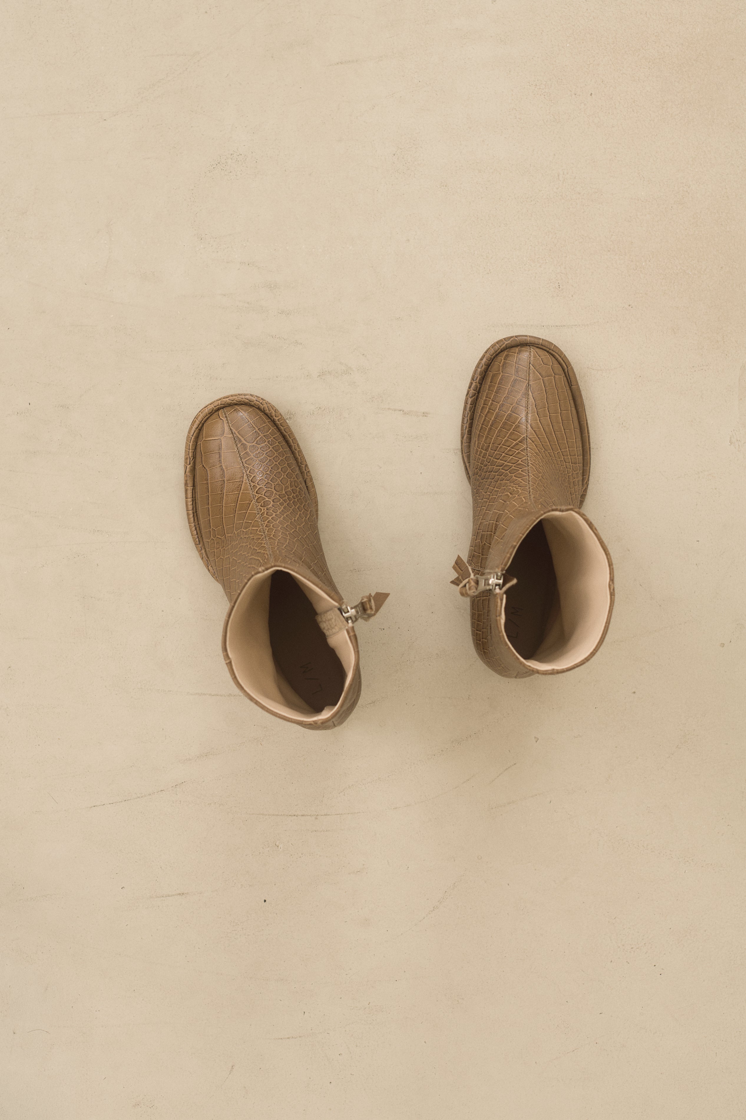 EMBOSSED ARCH BOOT