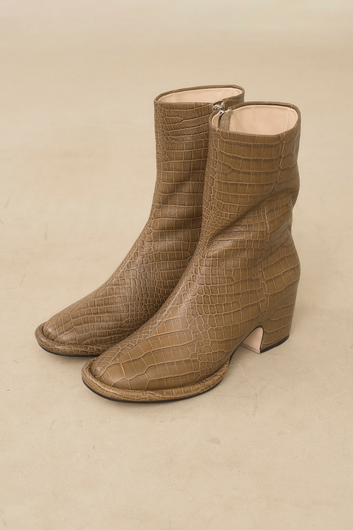 EMBOSSED ARCH BOOT