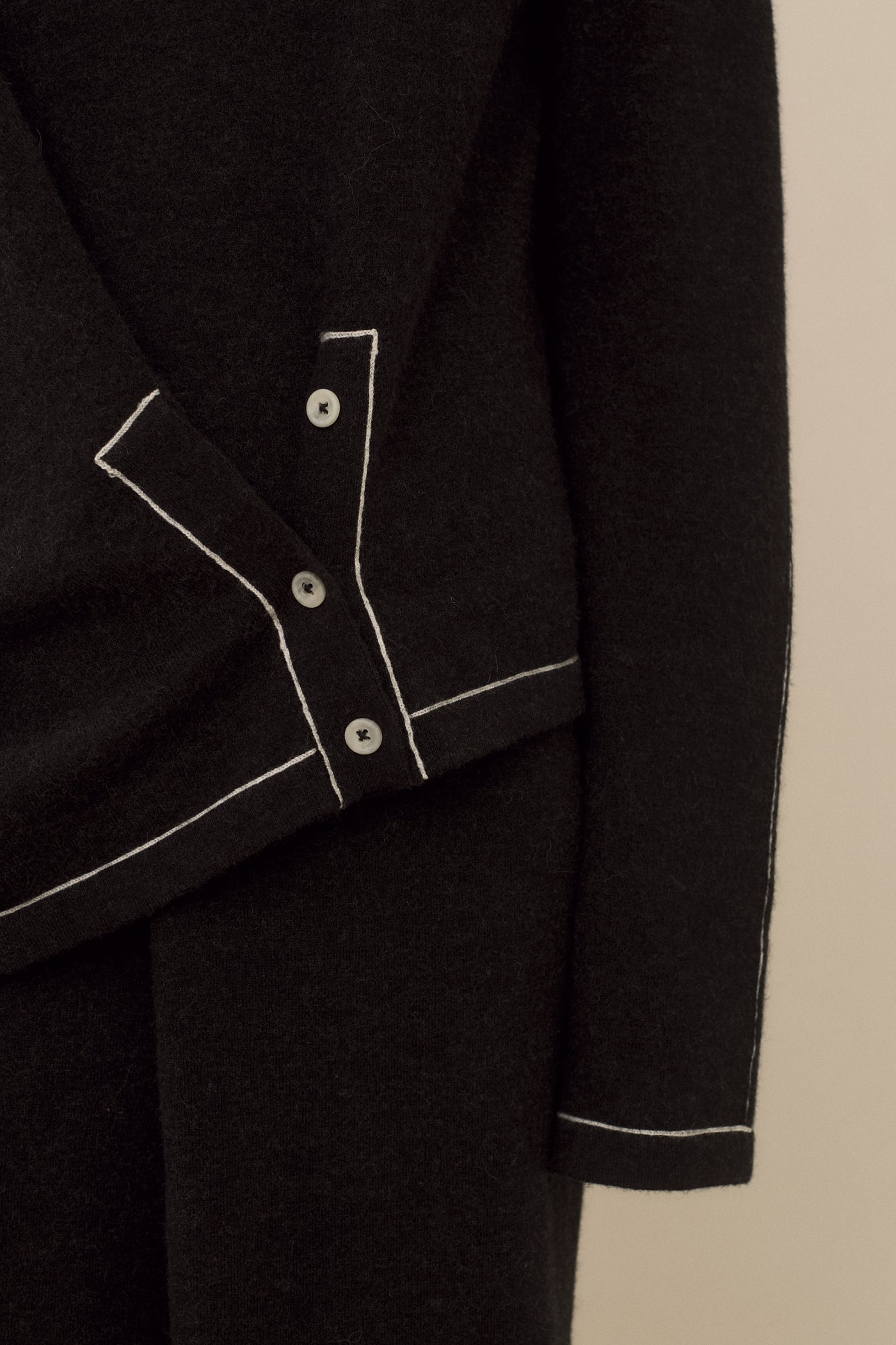 STITCH BUTTON PULLOVER