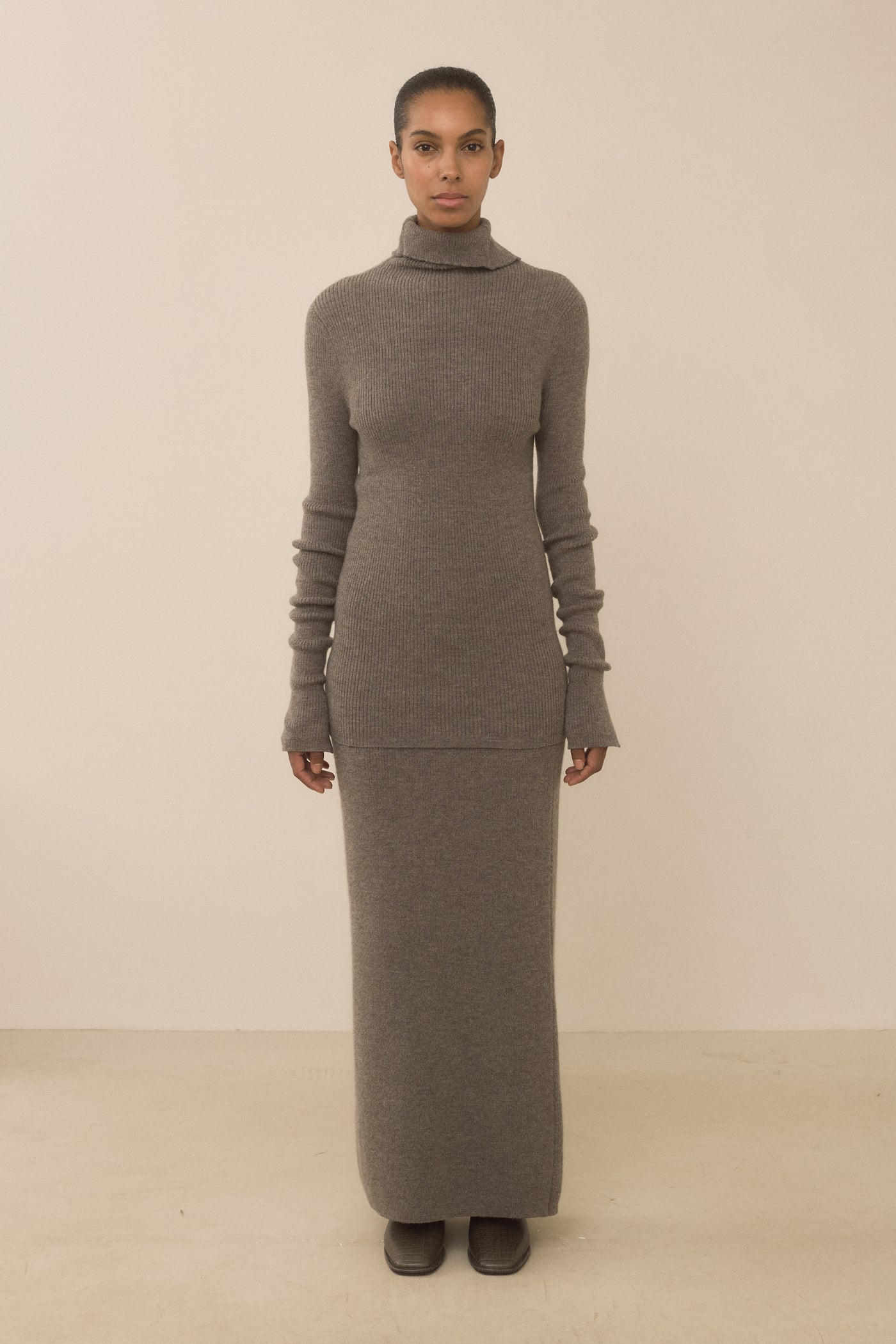 RIB SPLIT TURTLENECK