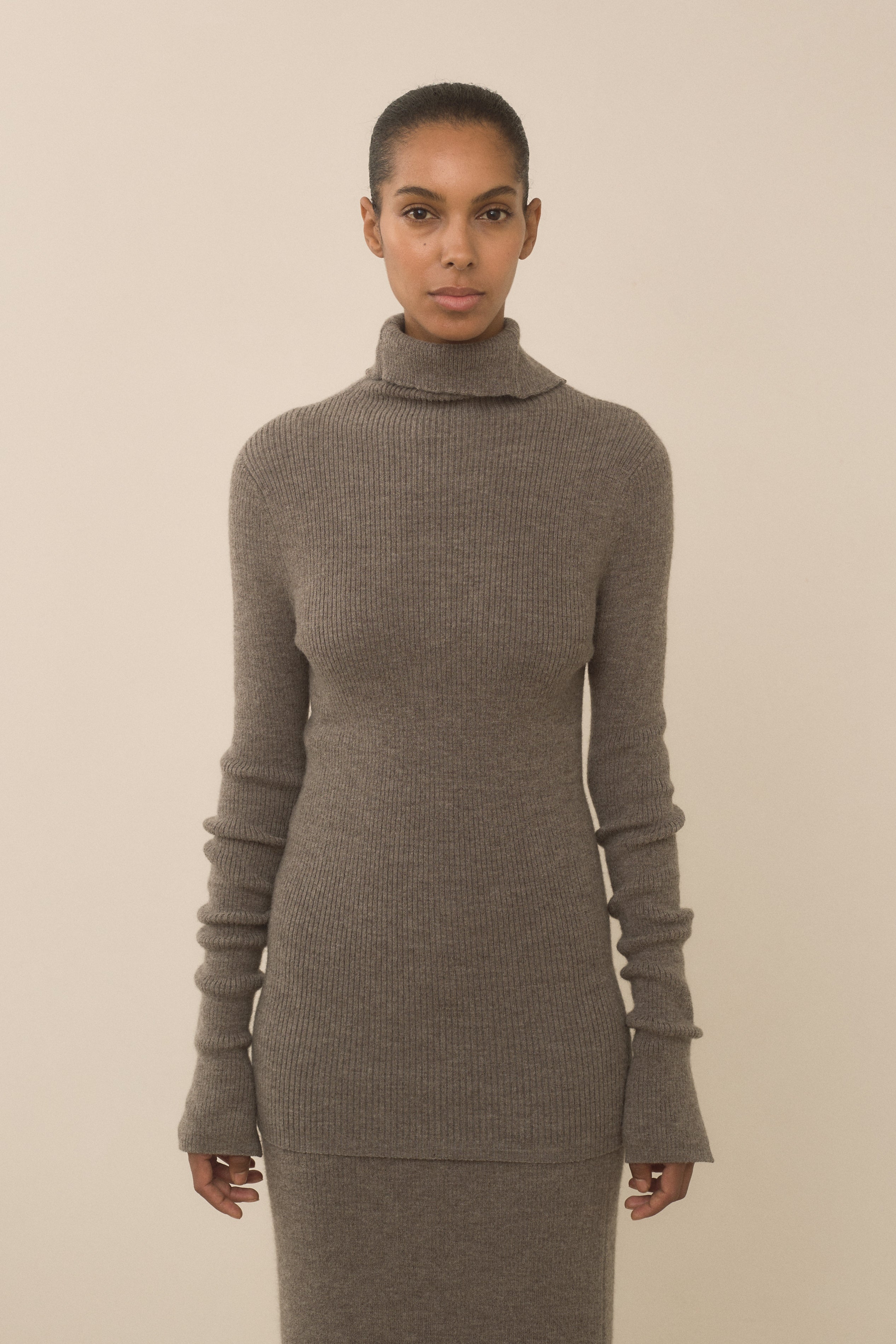 RIB SPLIT TURTLENECK