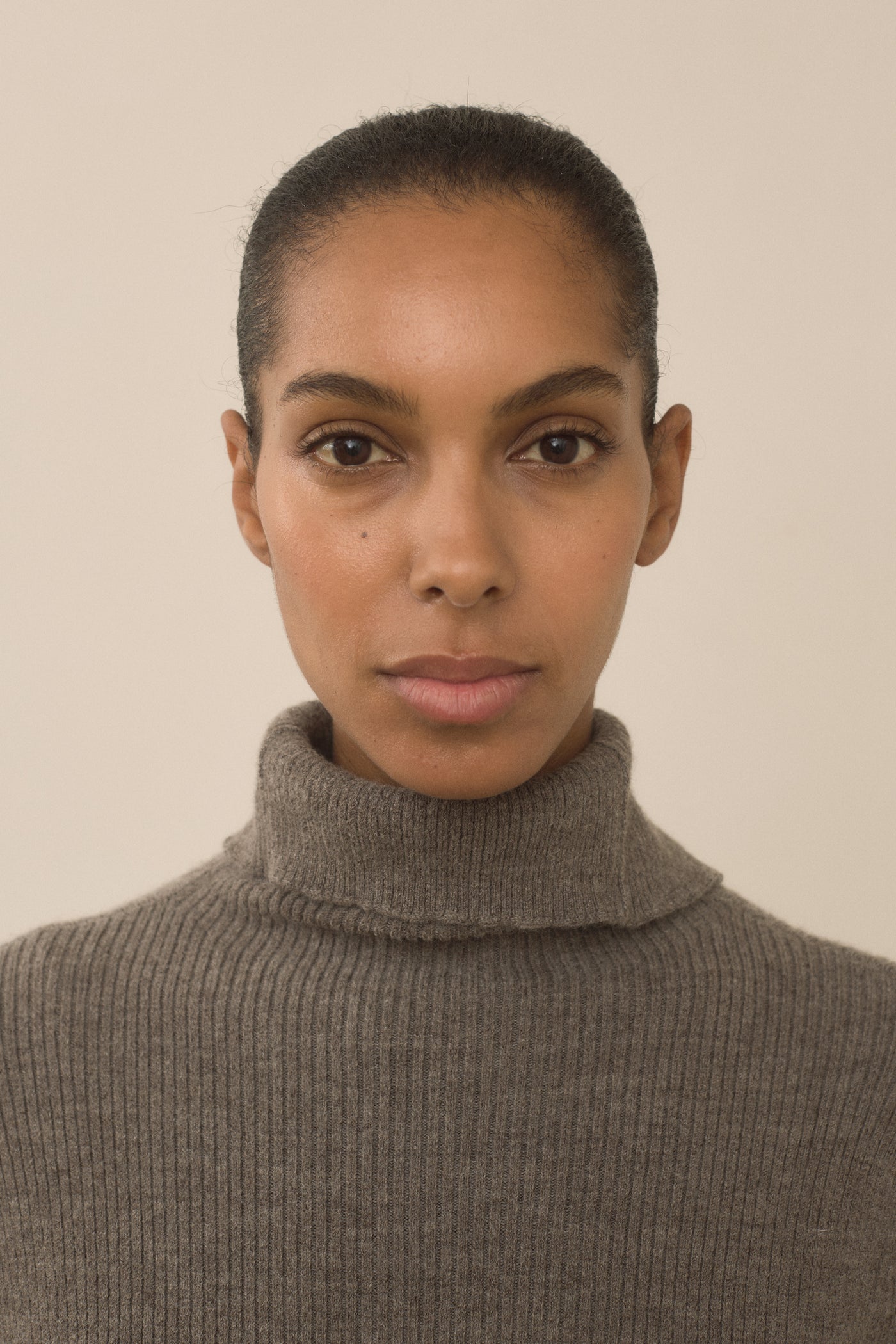 RIB SPLIT TURTLENECK