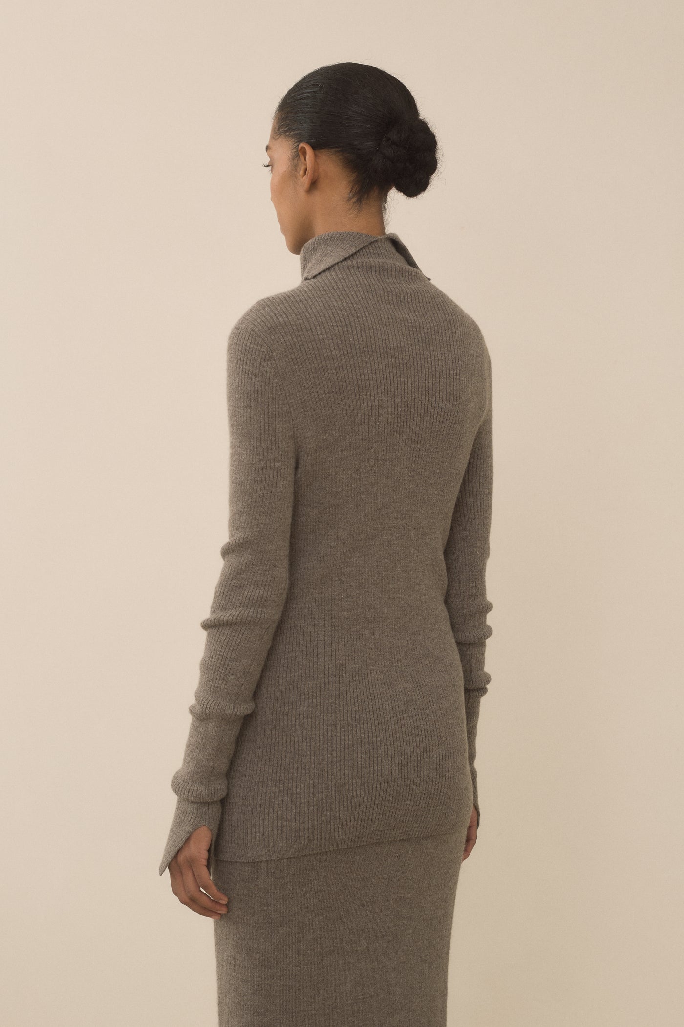 RIB SPLIT TURTLENECK