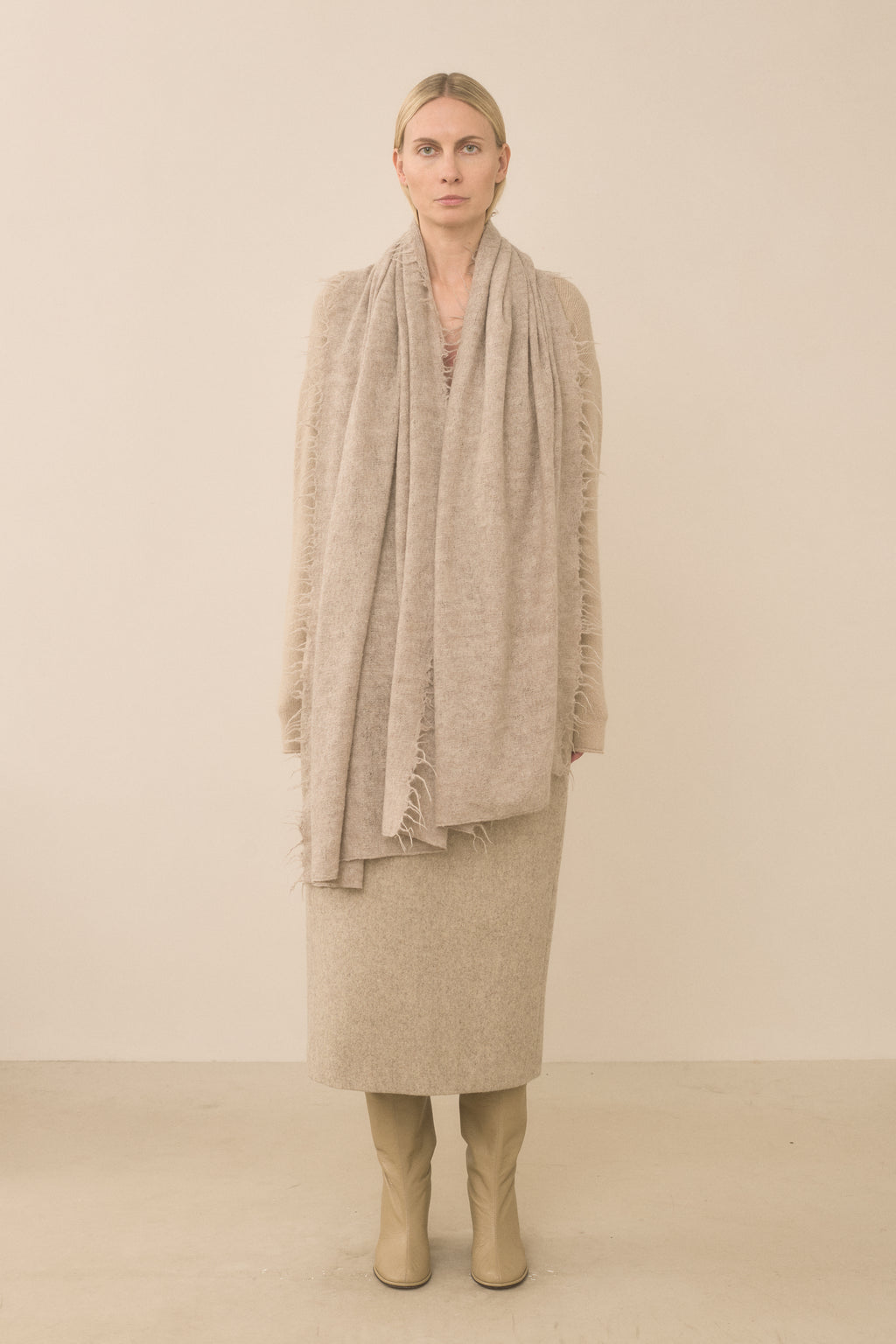 SOFT FRINGE SCARF